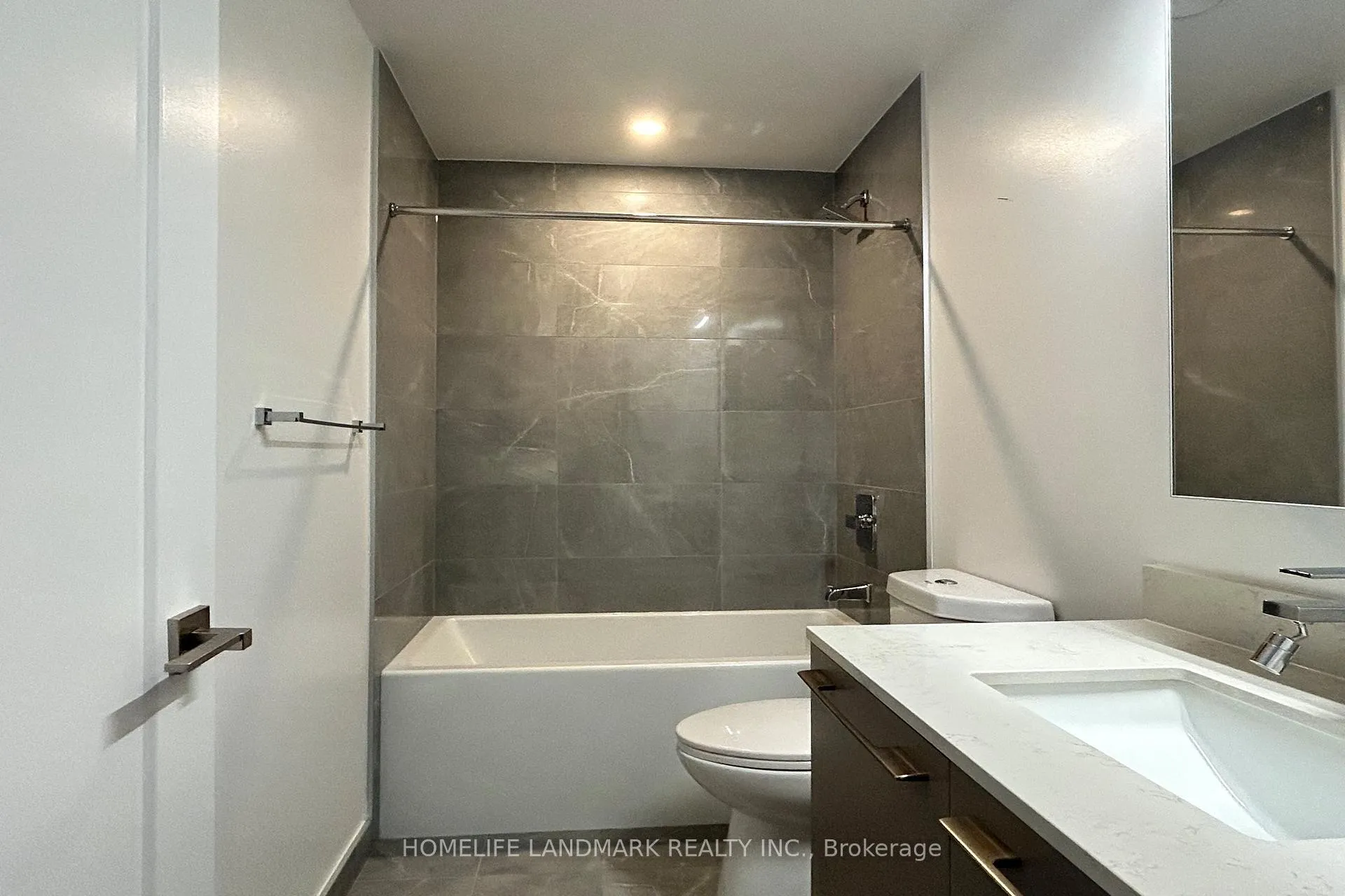 Photo 15 of Unit 2803, 8 Water Walk Drive, Markham, Unionville — HOMEH