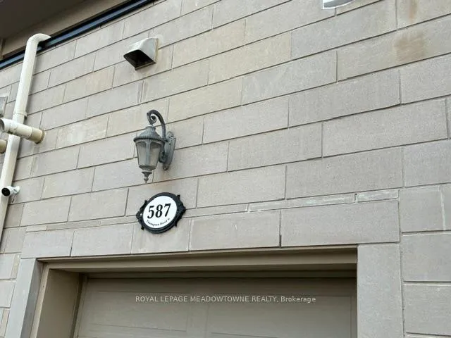 Photo 2 of Unit 9, 587 Thompson Road S, Milton, Clarke — HOMEH