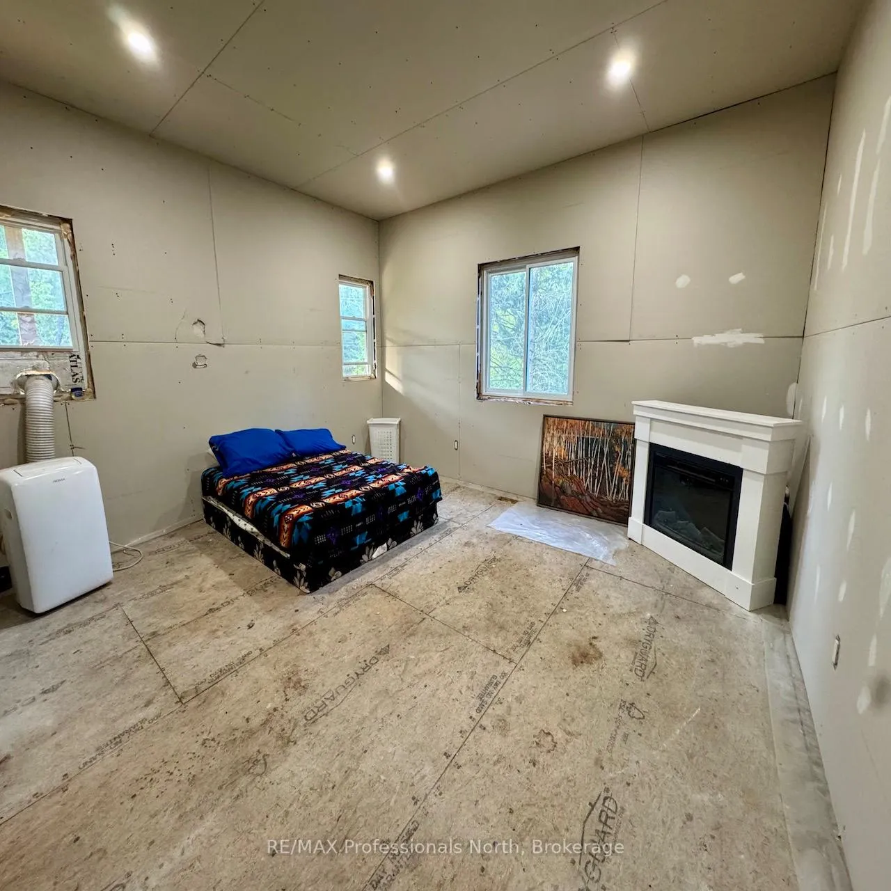 Photo 13 of 1538 Barry Line Road, Algonquin Highlands, Stanhope — HOMEH