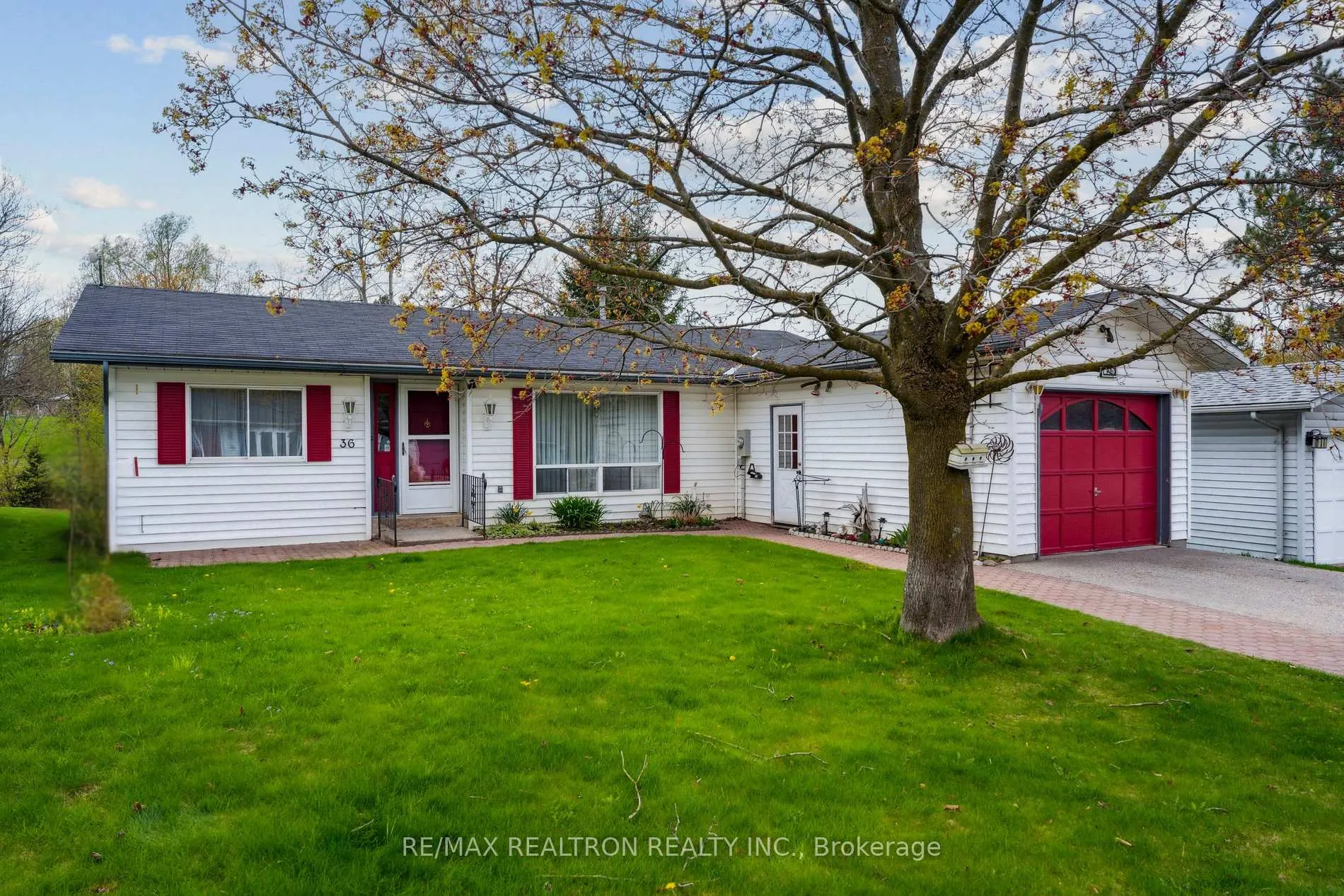 Photo 2 of 36 Tecumseth Pines Drive, New Tecumseth, Rural New Tecumseth — HOMEH