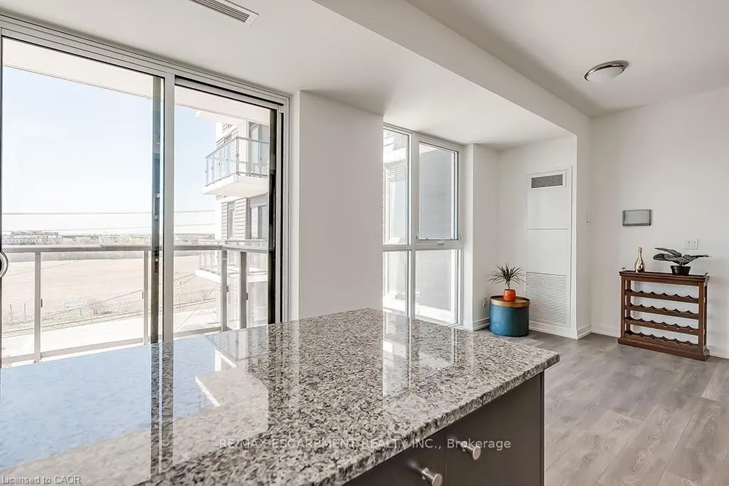Photo 8 of Unit 409, 335 Wheat Boom Drive, Oakville, Joshua Meadows — HOMEH