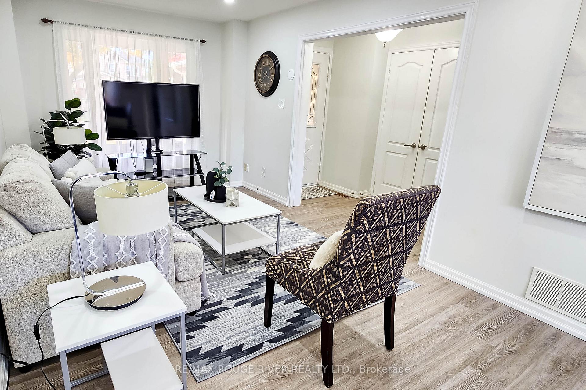 Photo 4 of 27 Gilmour Drive, Ajax, Central — HOMEH