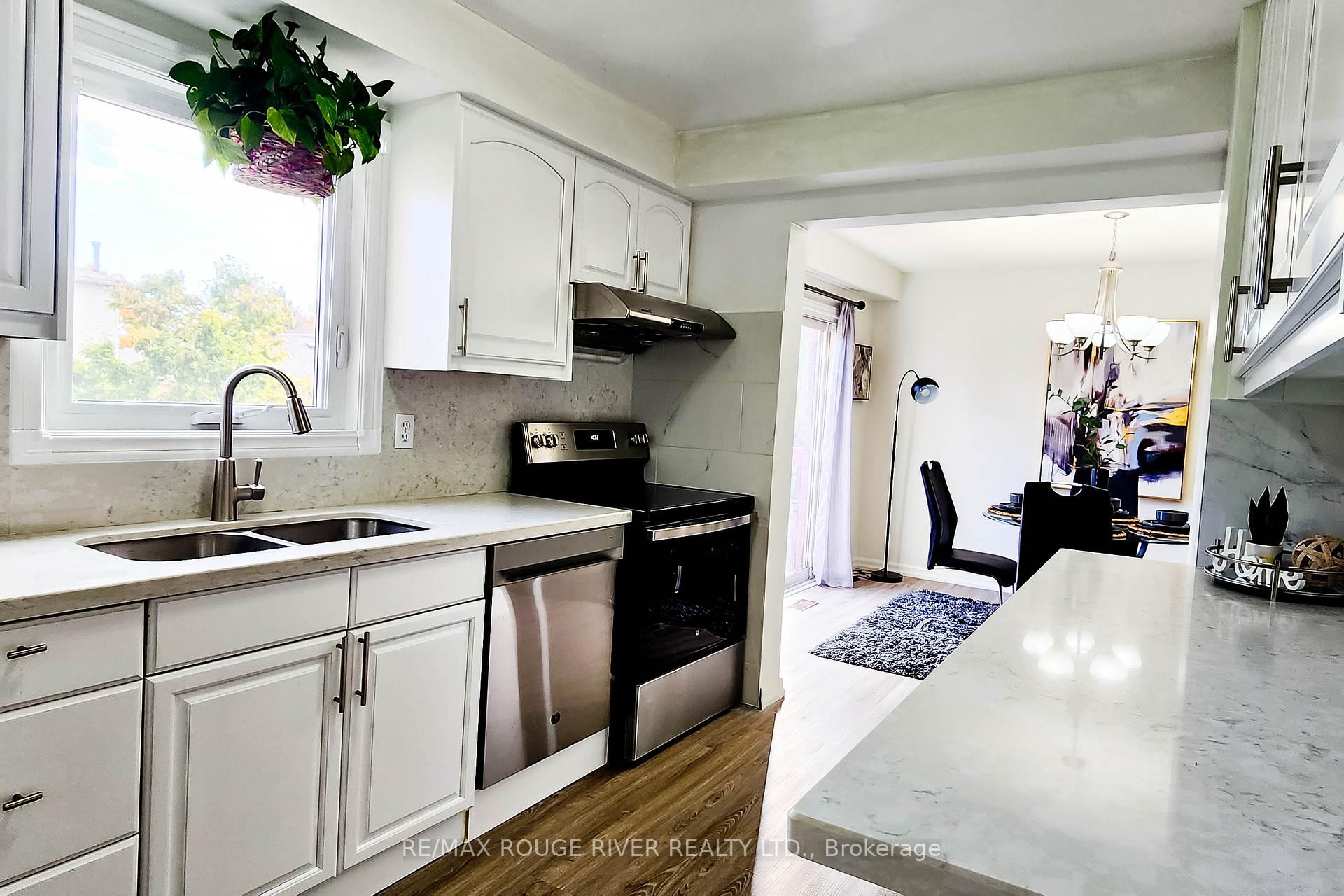 Photo 9 of 27 Gilmour Drive, Ajax, Central — HOMEH