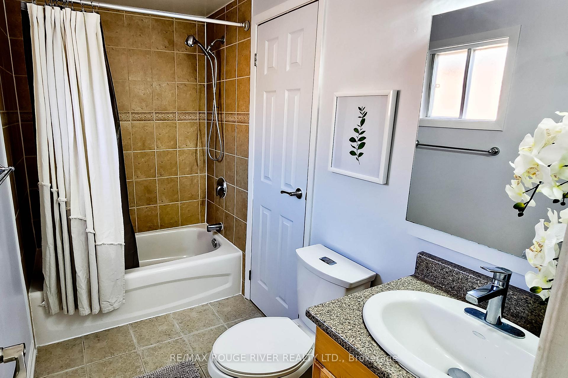 Photo 16 of 27 Gilmour Drive, Ajax, Central — HOMEH