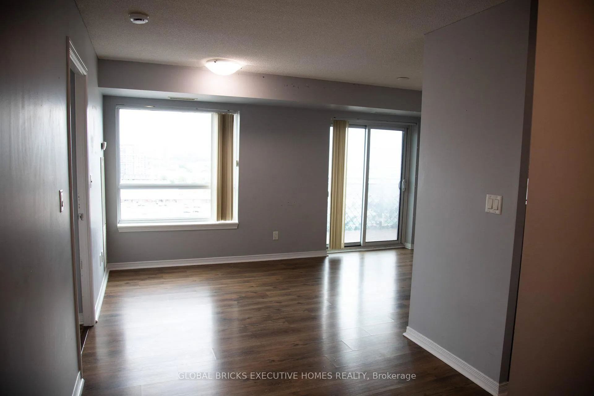 Photo 6 of Unit 1203, 215 Queen Street E, Brampton, Queen Street Corridor — HOMEH