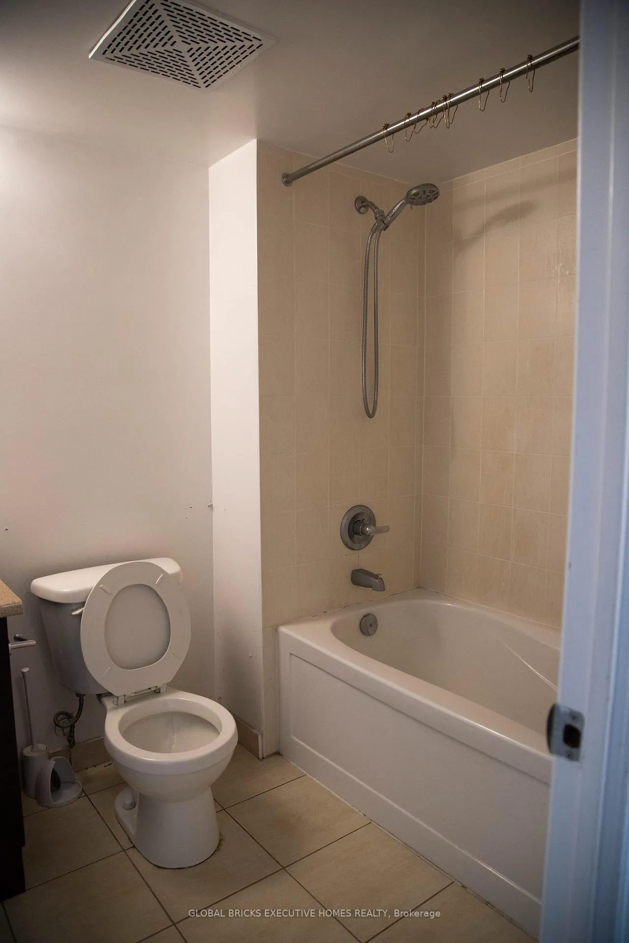 Photo 7 of Unit 1203, 215 Queen Street E, Brampton, Queen Street Corridor — HOMEH