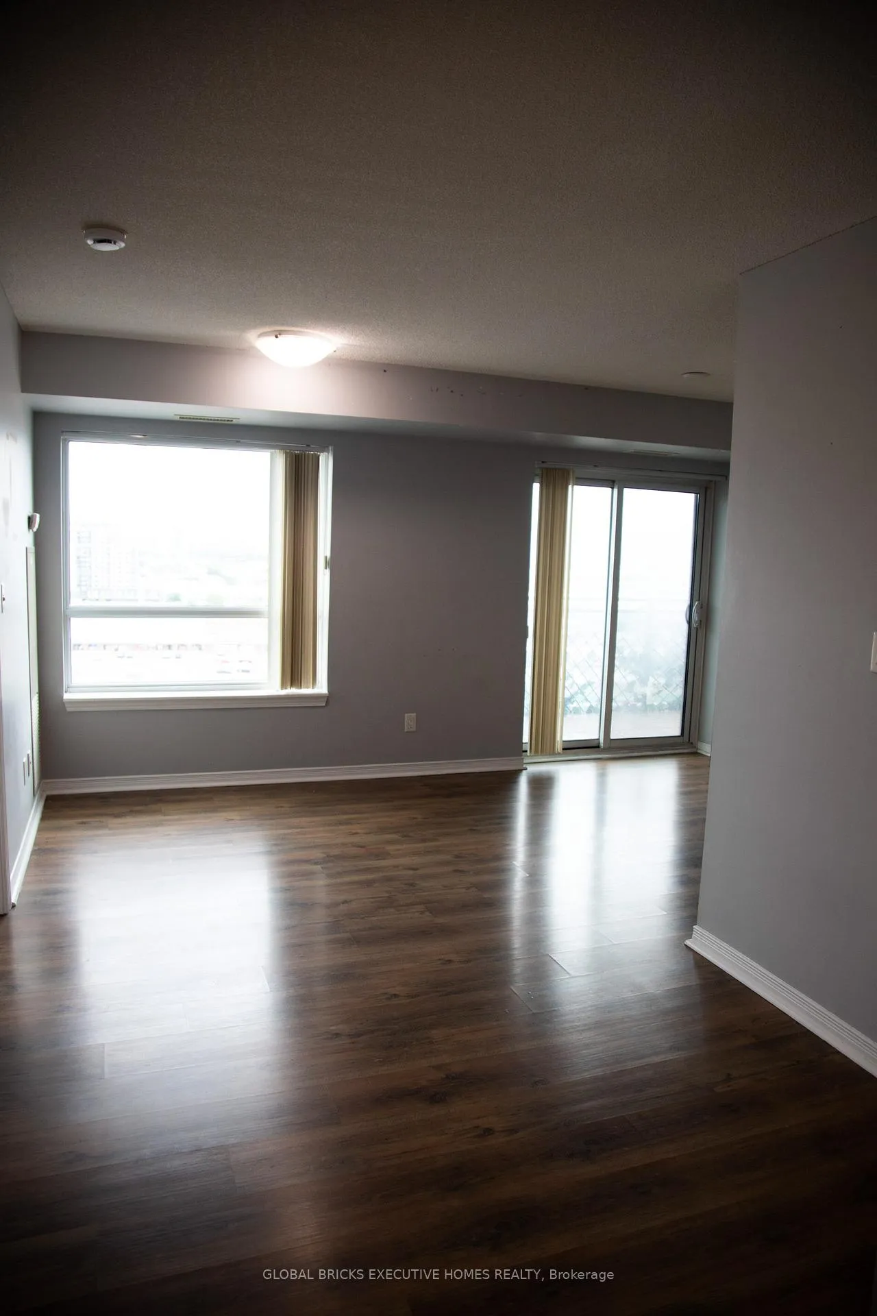 Photo 8 of Unit 1203, 215 Queen Street E, Brampton, Queen Street Corridor — HOMEH