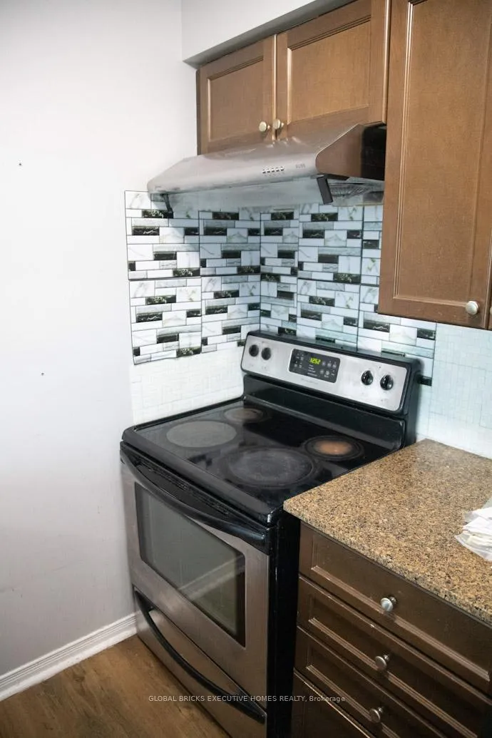 Photo 16 of Unit 1203, 215 Queen Street E, Brampton, Queen Street Corridor — HOMEH