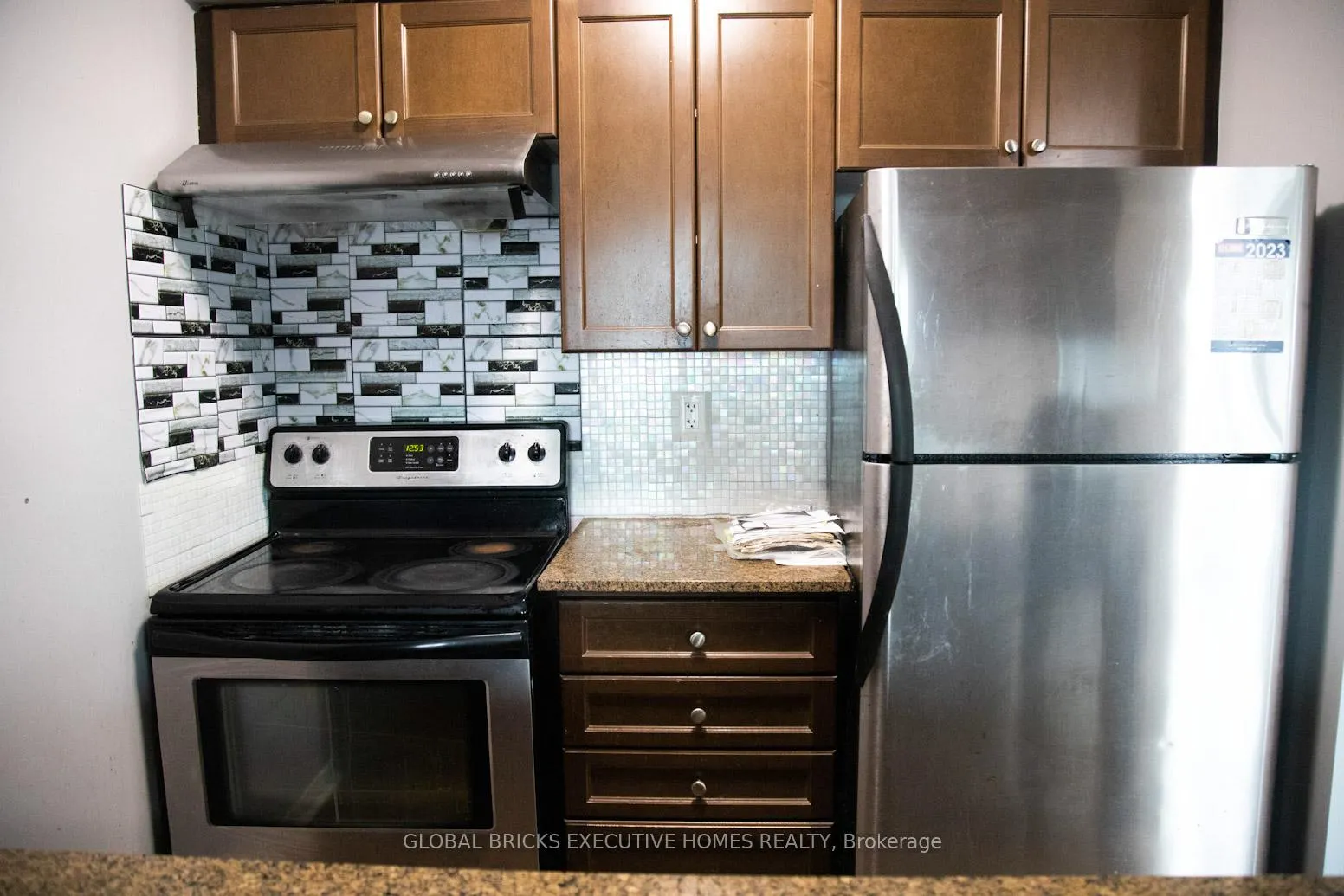 Photo 17 of Unit 1203, 215 Queen Street E, Brampton, Queen Street Corridor — HOMEH