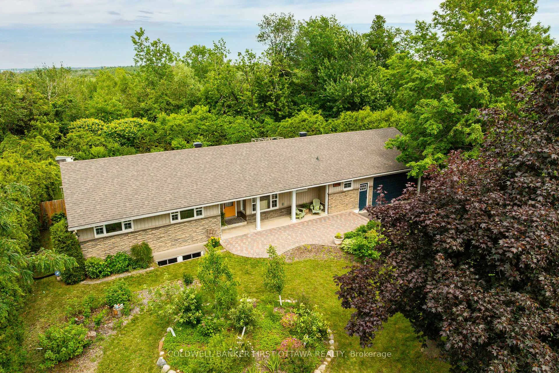 Photo 2 of 174 Lloydalex Crescent, Ottawa, Stittsville (North) — HOMEH