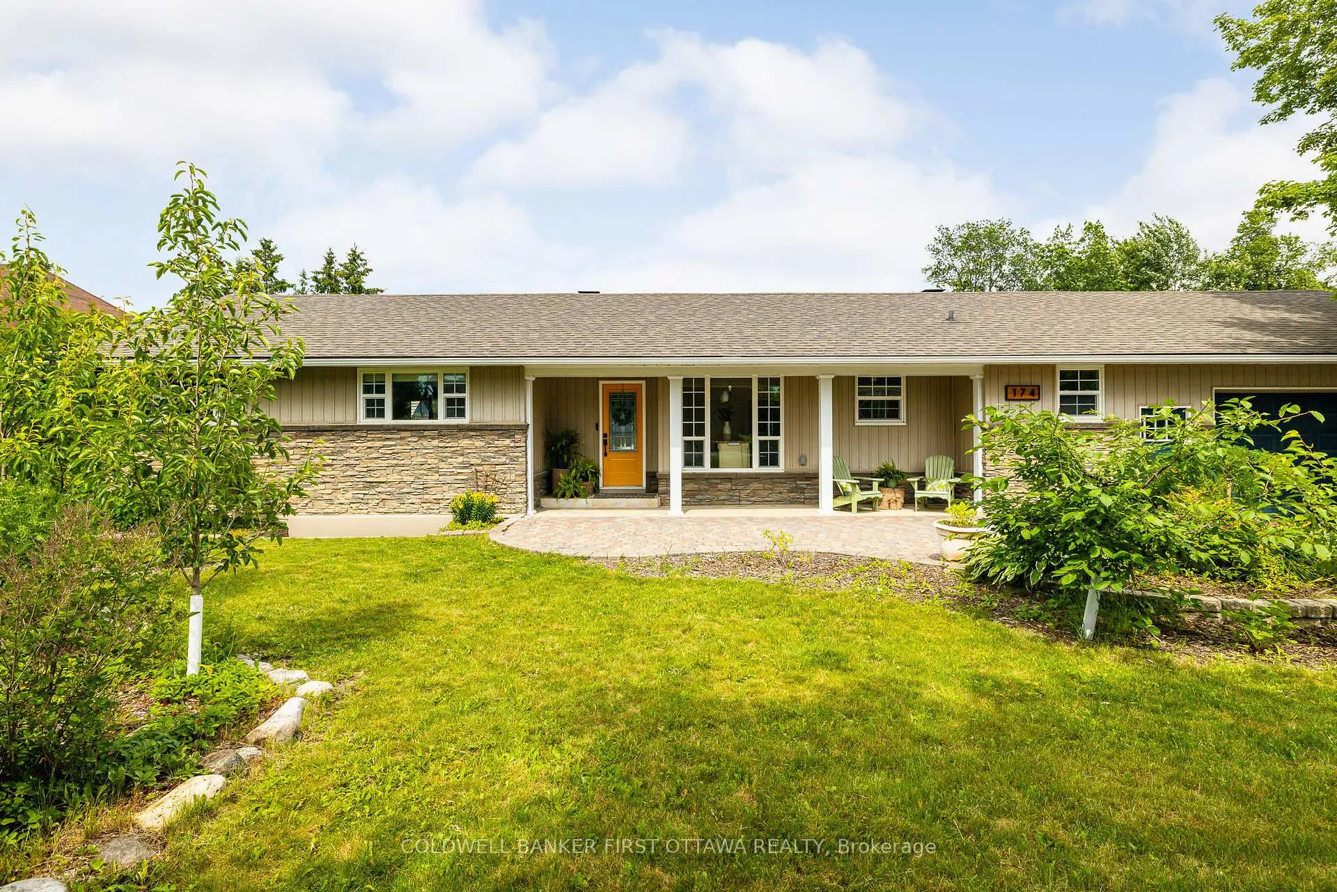 Photo 3 of 174 Lloydalex Crescent, Ottawa, Stittsville (North) — HOMEH