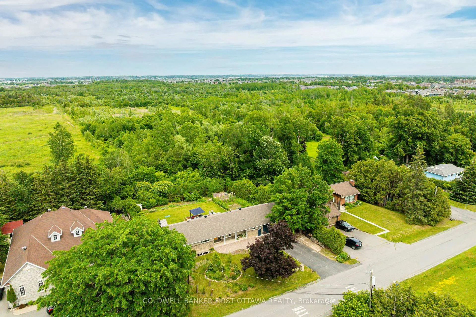 Photo 4 of 174 Lloydalex Crescent, Ottawa, Stittsville (North) — HOMEH