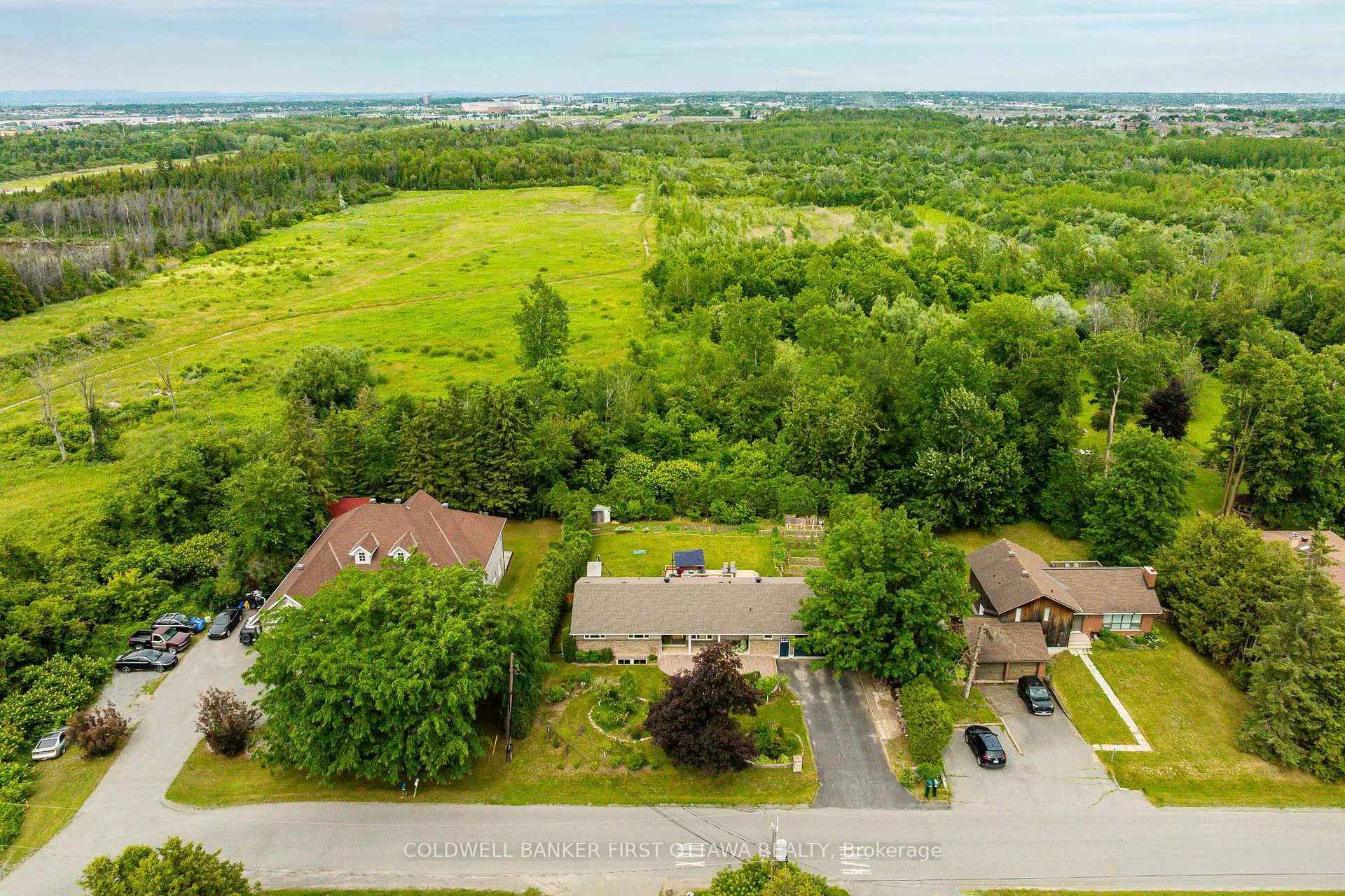 Photo 5 of 174 Lloydalex Crescent, Ottawa, Stittsville (North) — HOMEH
