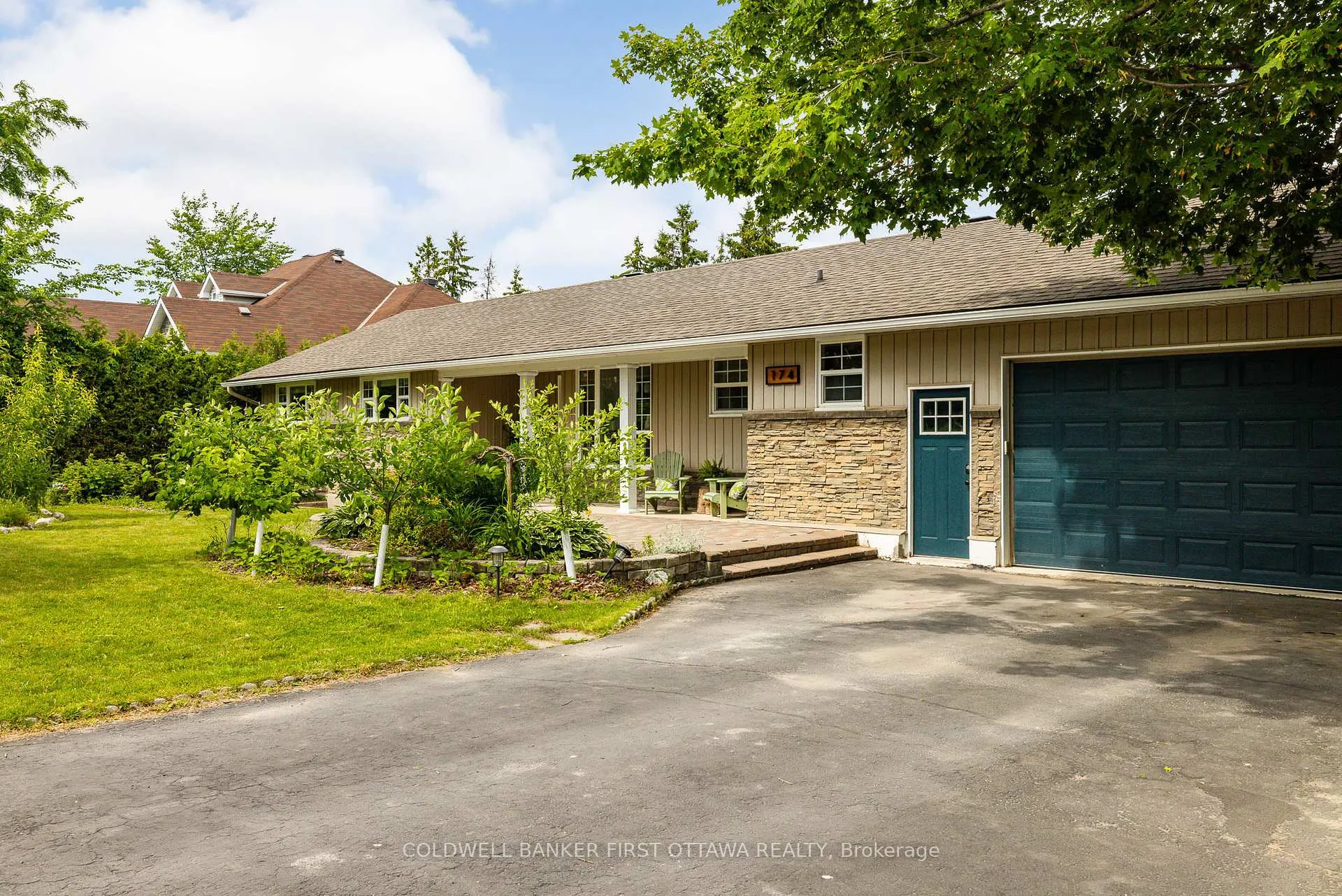 Photo 6 of 174 Lloydalex Crescent, Ottawa, Stittsville (North) — HOMEH