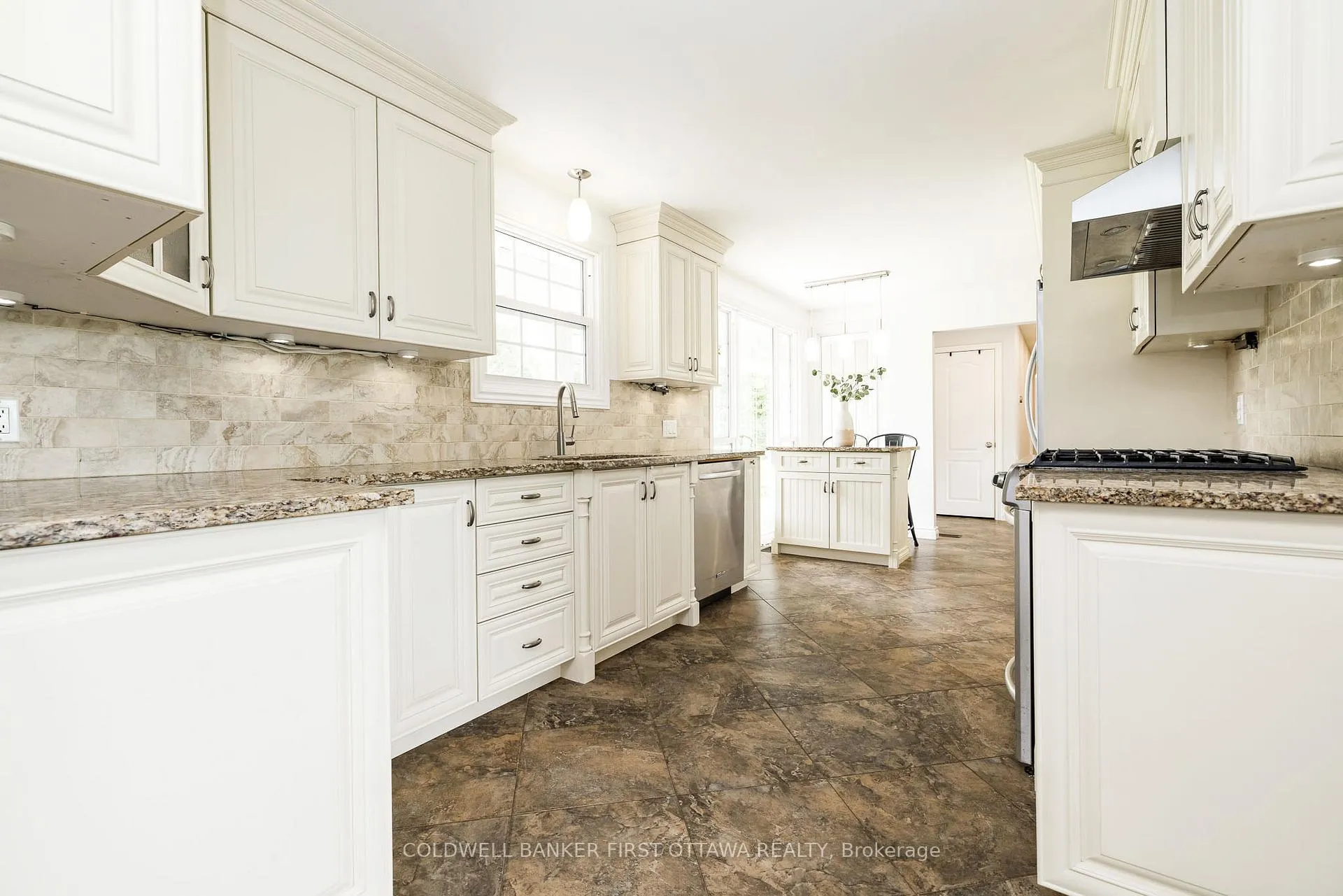 Photo 16 of 174 Lloydalex Crescent, Ottawa, Stittsville (North) — HOMEH