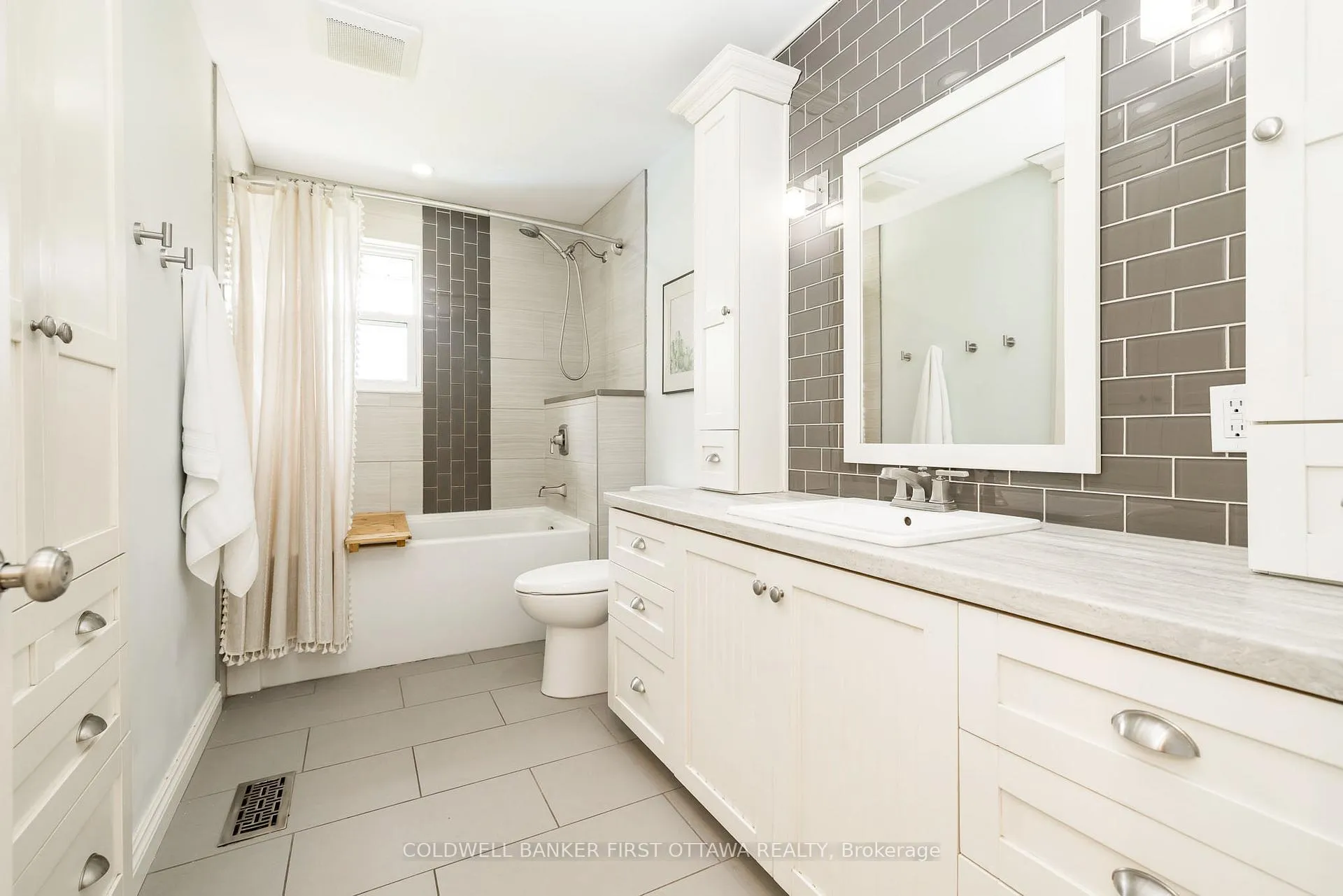 Photo 24 of 174 Lloydalex Crescent, Ottawa, Stittsville (North) — HOMEH