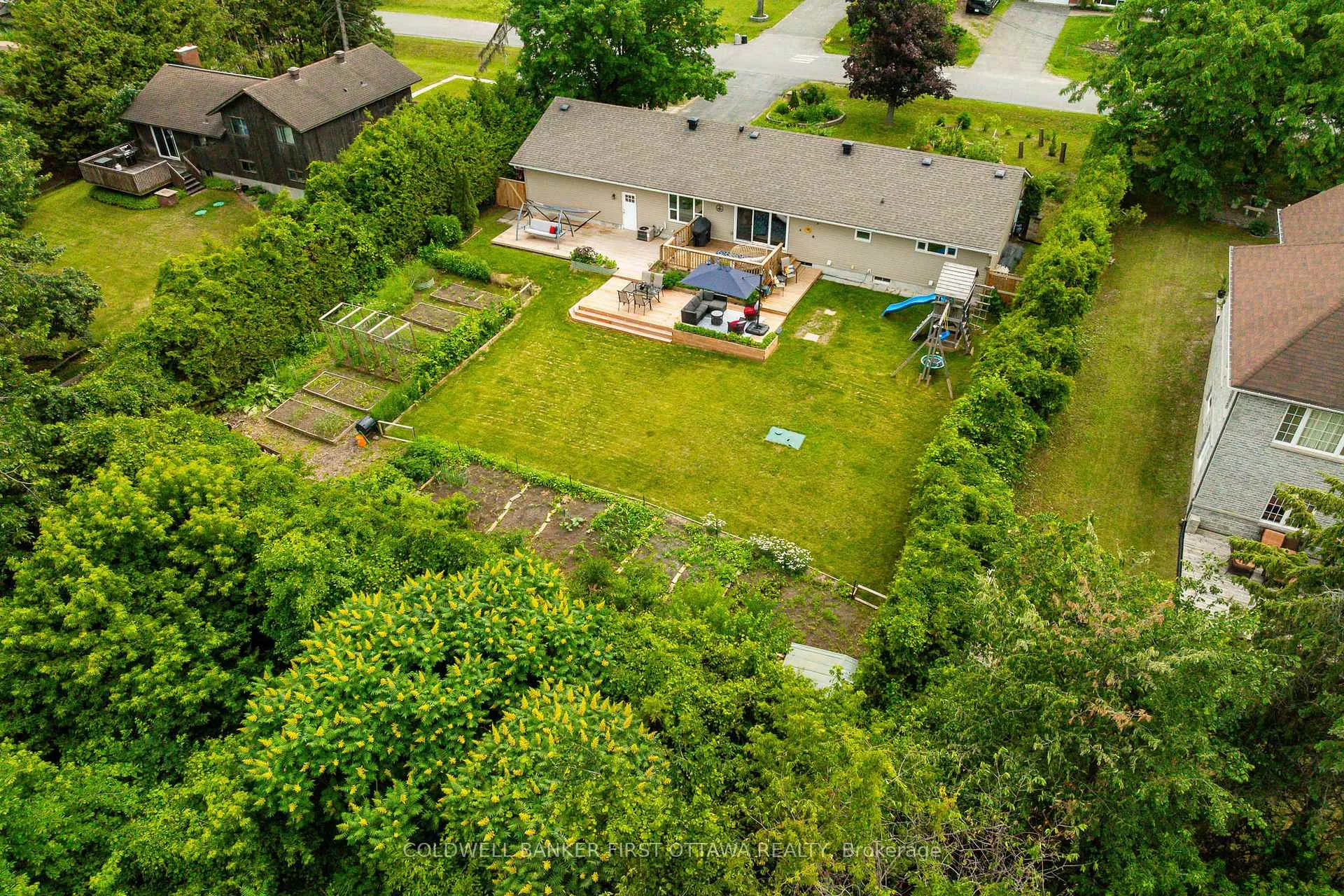 Photo 36 of 174 Lloydalex Crescent, Ottawa, Stittsville (North) — HOMEH