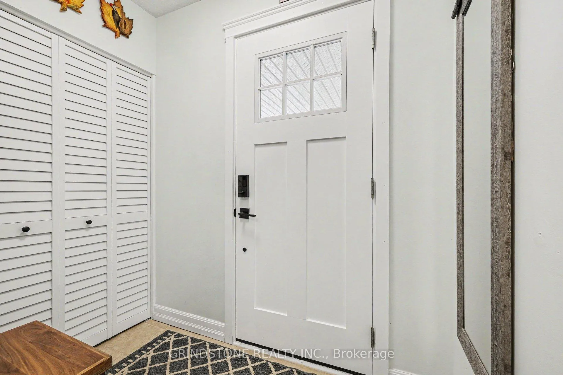 Photo 3 of 20 Lavina Crescent, Ottawa, Leslie Park — HOMEH