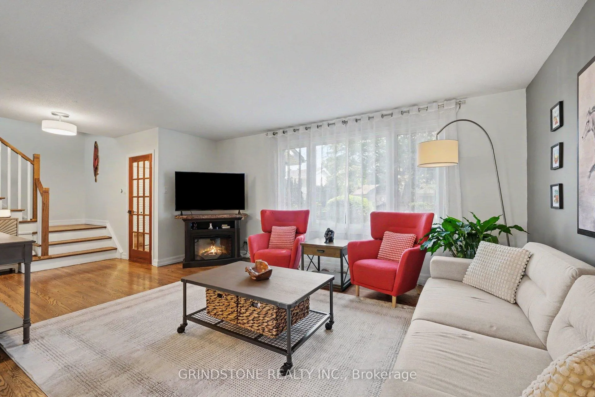Photo 5 of 20 Lavina Crescent, Ottawa, Leslie Park — HOMEH