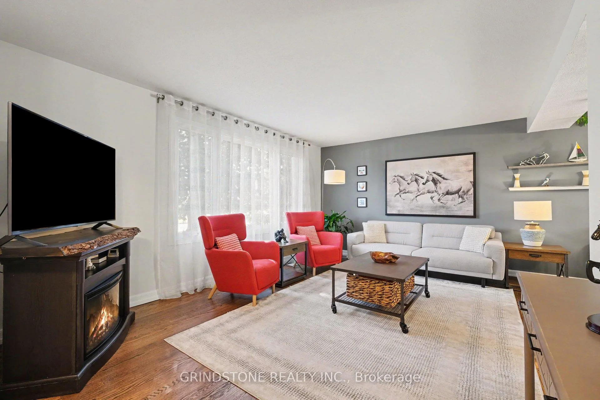 Photo 6 of 20 Lavina Crescent, Ottawa, Leslie Park — HOMEH