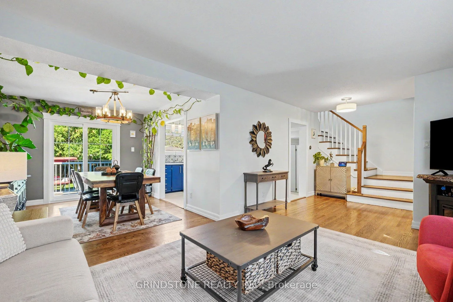 Photo 8 of 20 Lavina Crescent, Ottawa, Leslie Park — HOMEH