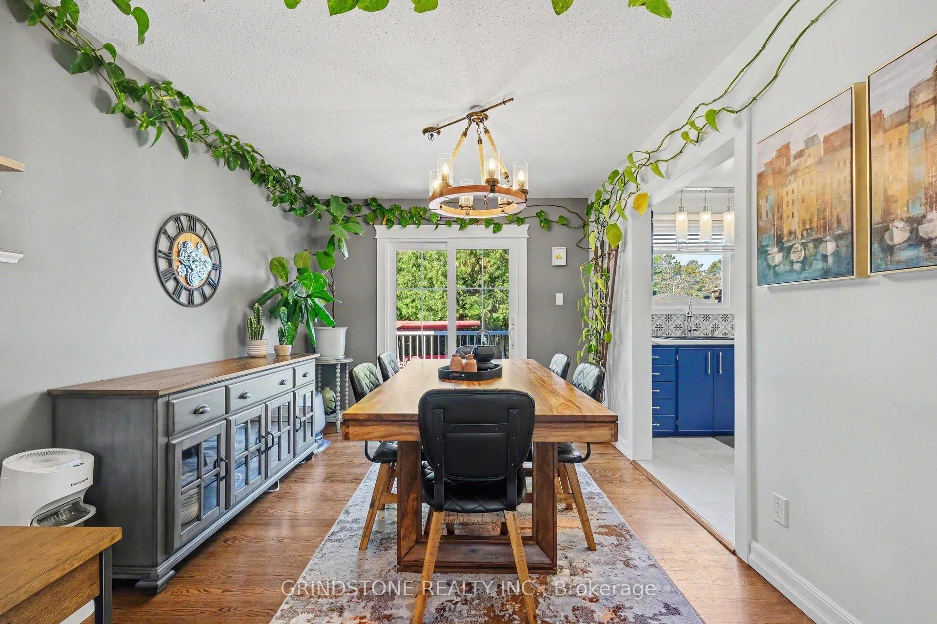 Photo 9 of 20 Lavina Crescent, Ottawa, Leslie Park — HOMEH