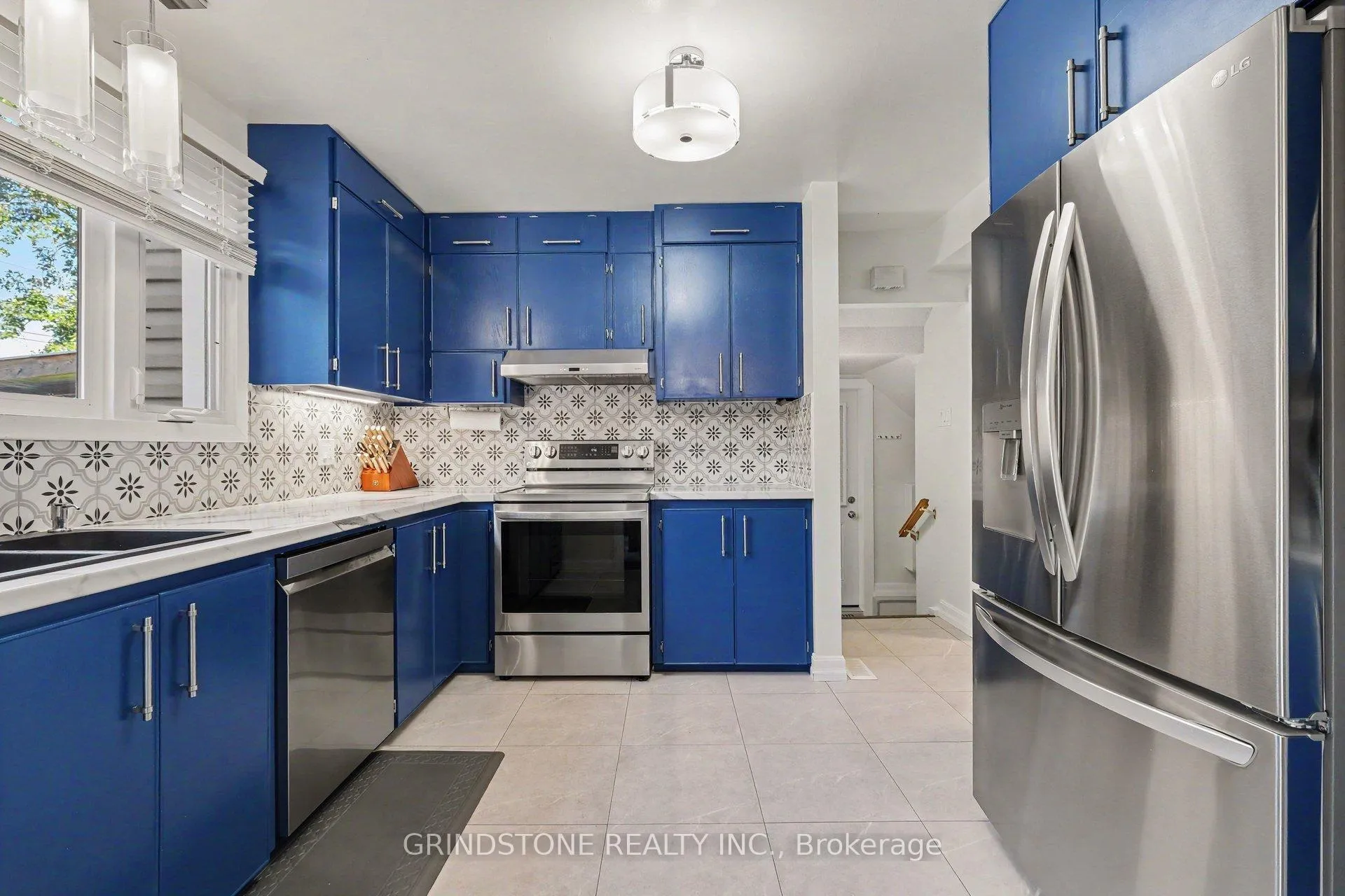 Photo 12 of 20 Lavina Crescent, Ottawa, Leslie Park — HOMEH