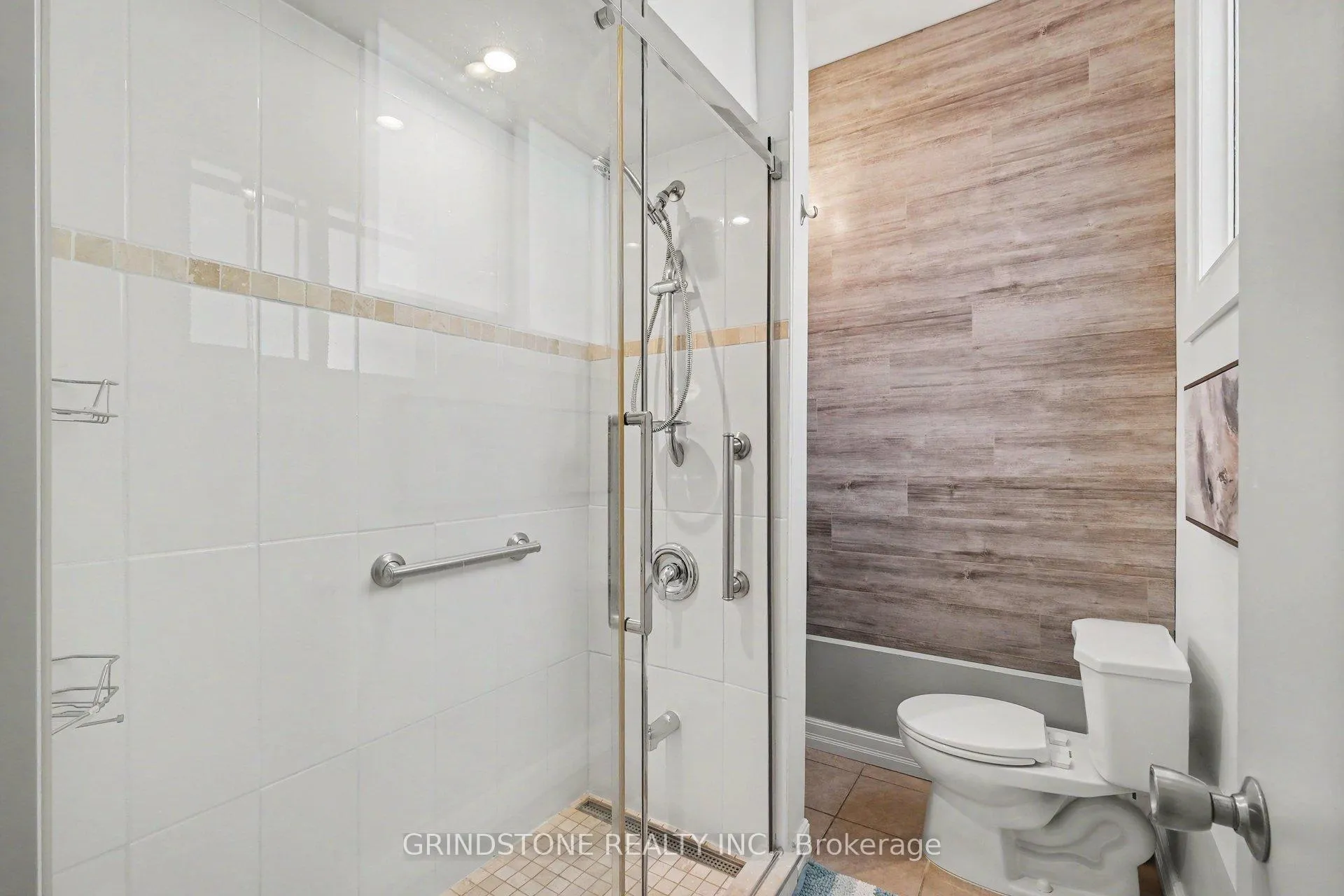 Photo 16 of 20 Lavina Crescent, Ottawa, Leslie Park — HOMEH