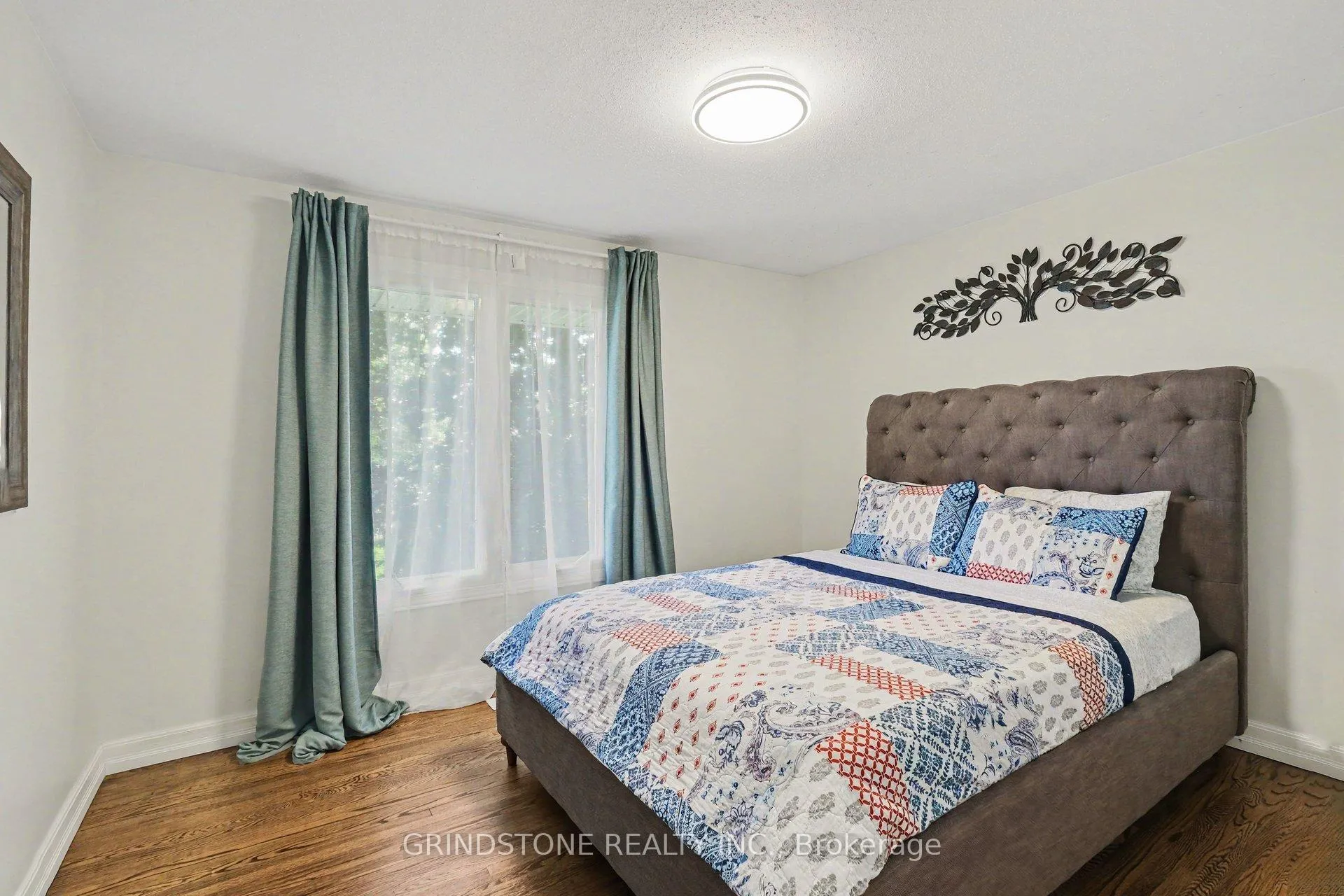 Photo 21 of 20 Lavina Crescent, Ottawa, Leslie Park — HOMEH