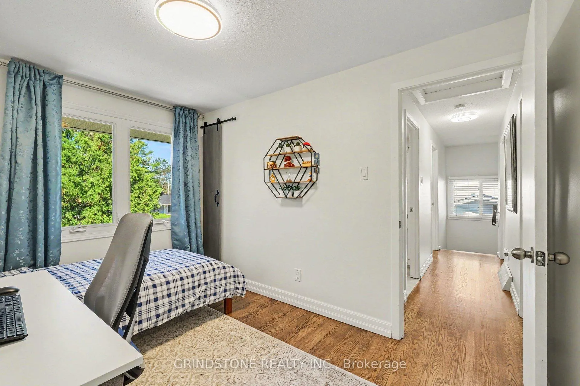 Photo 24 of 20 Lavina Crescent, Ottawa, Leslie Park — HOMEH
