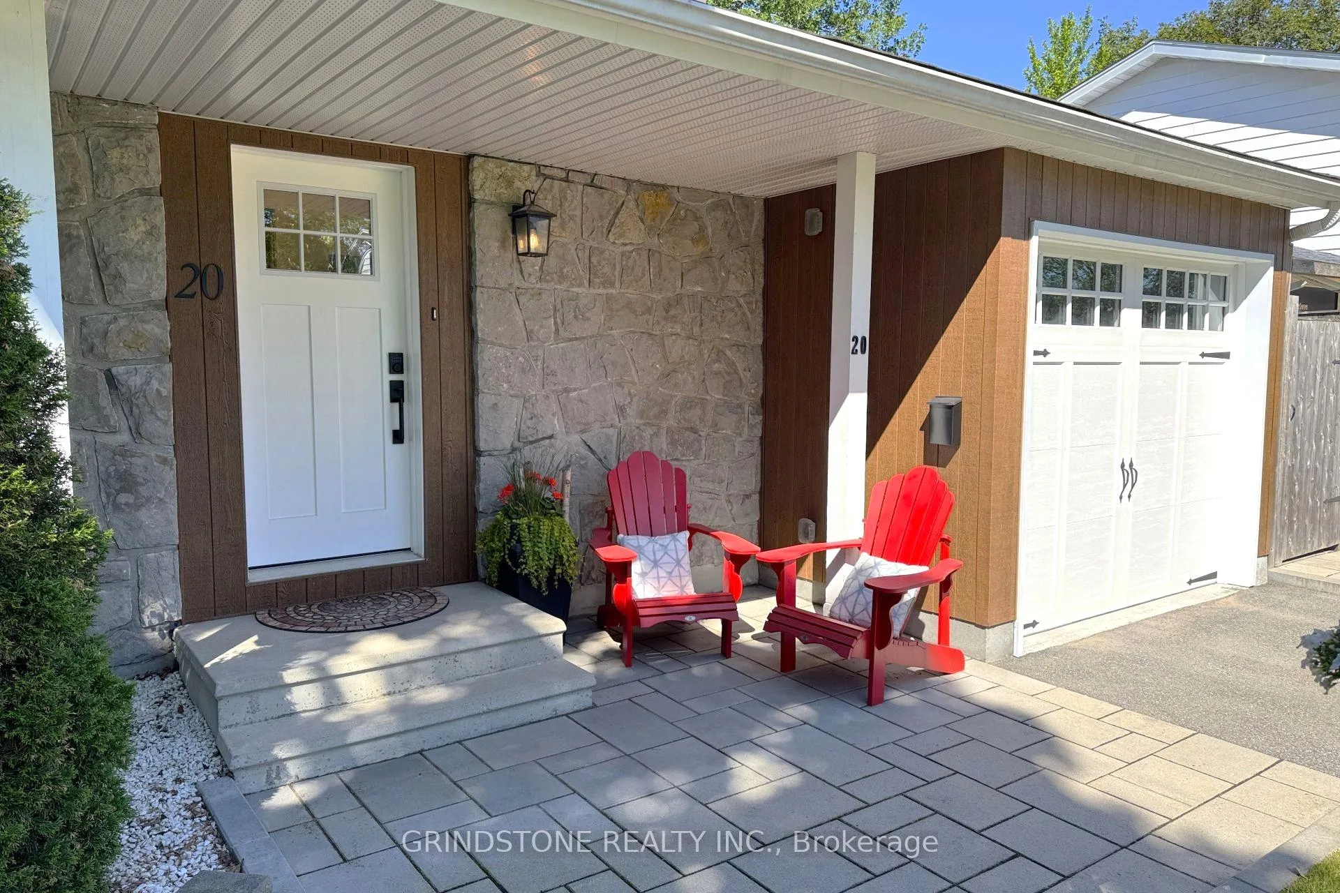Photo 2 of 20 Lavina Crescent, Ottawa, Leslie Park — HOMEH