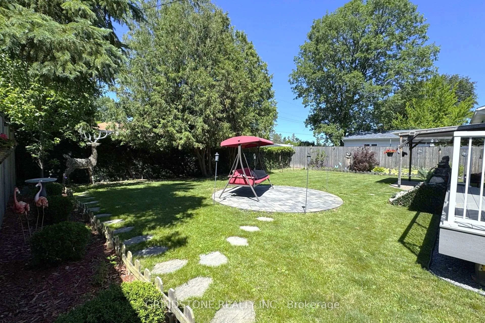 Photo 35 of 20 Lavina Crescent, Ottawa, Leslie Park — HOMEH