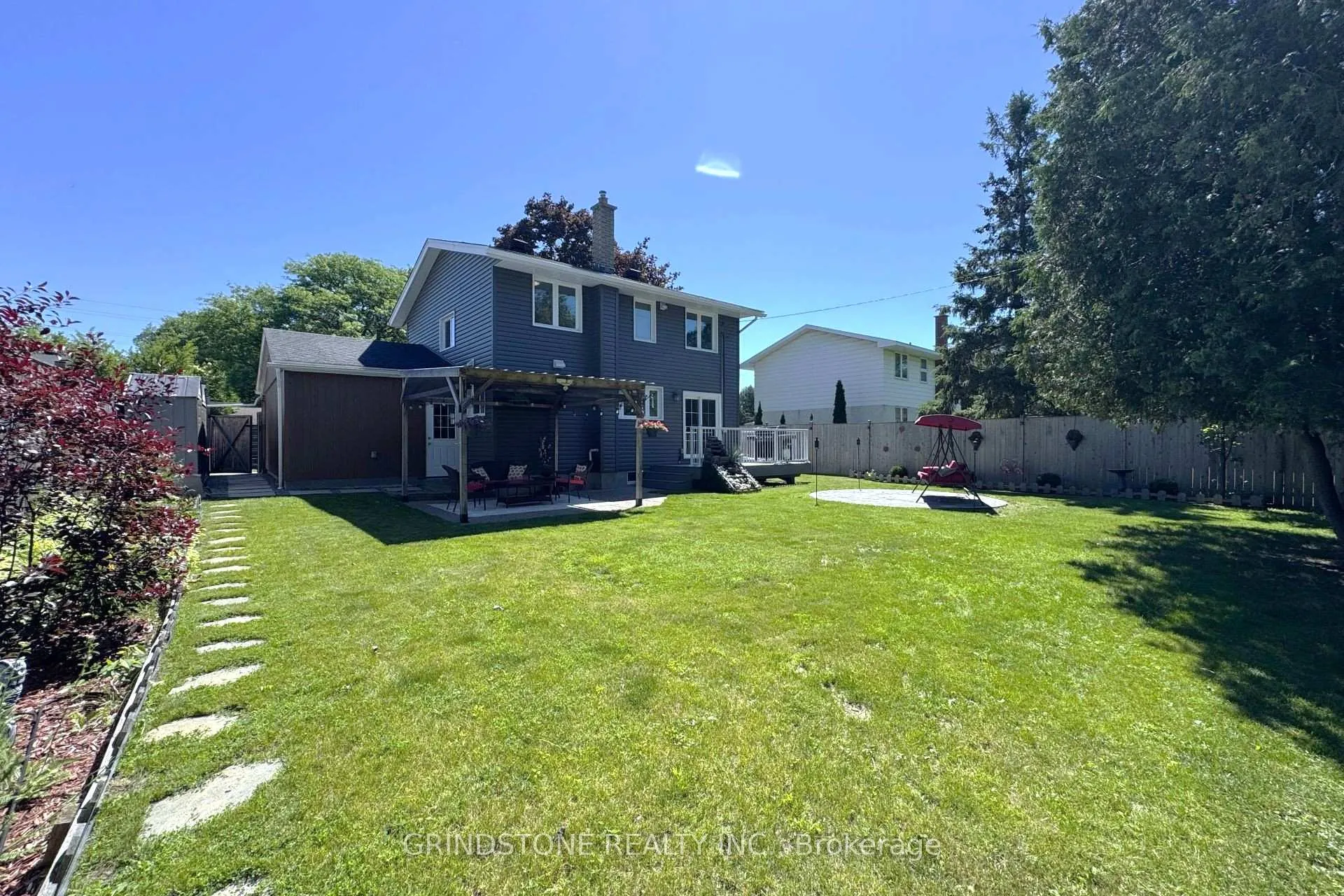 Photo 36 of 20 Lavina Crescent, Ottawa, Leslie Park — HOMEH