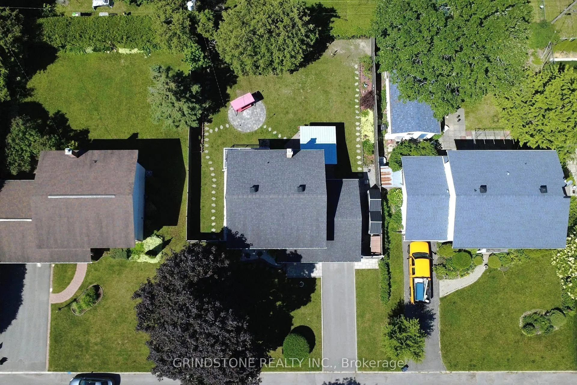 Photo 39 of 20 Lavina Crescent, Ottawa, Leslie Park — HOMEH