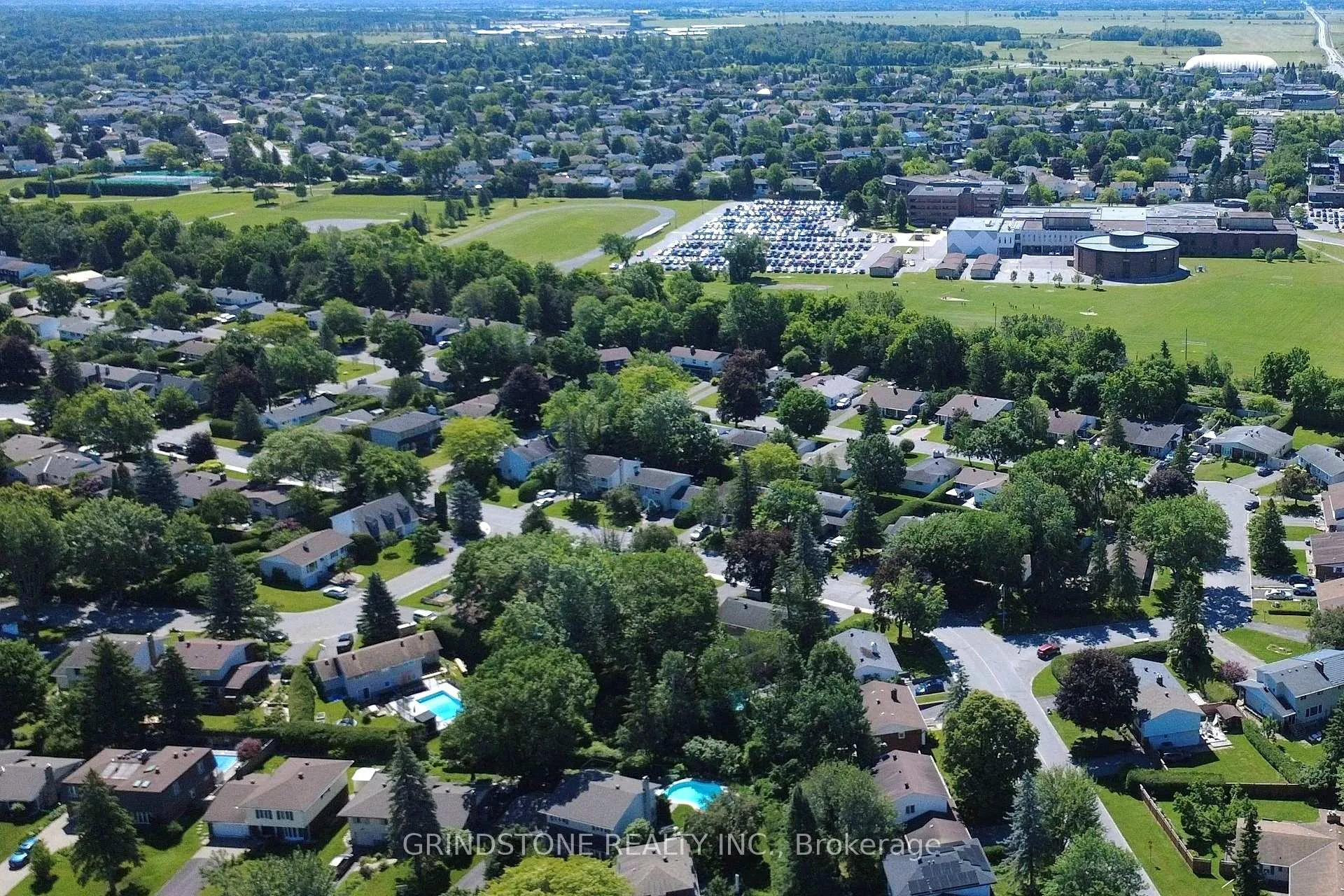 Photo 41 of 20 Lavina Crescent, Ottawa, Leslie Park — HOMEH