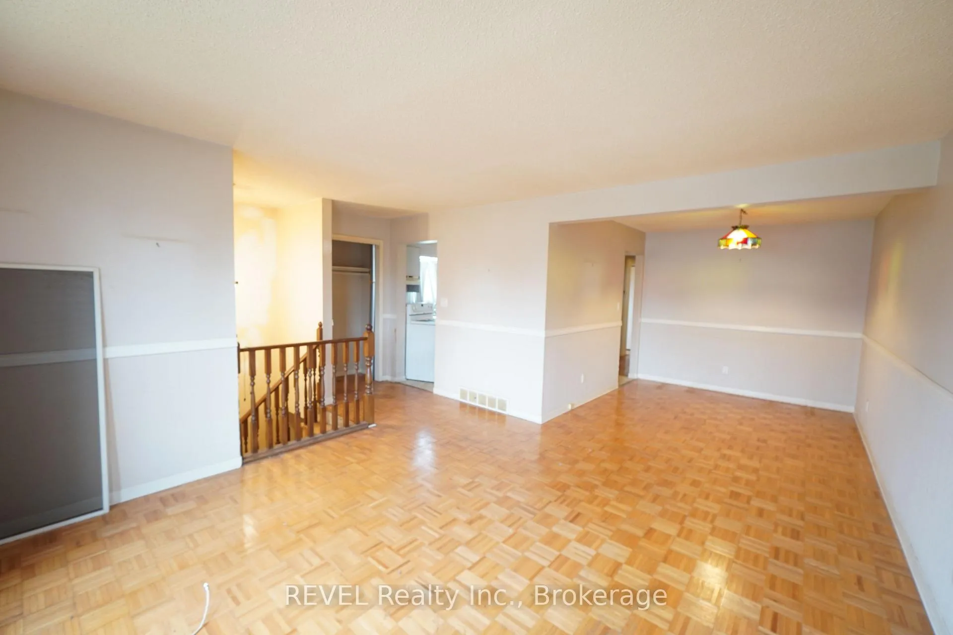 Photo 3 of 7468 Alex Avenue, Niagara Falls, Oldfield — HOMEH