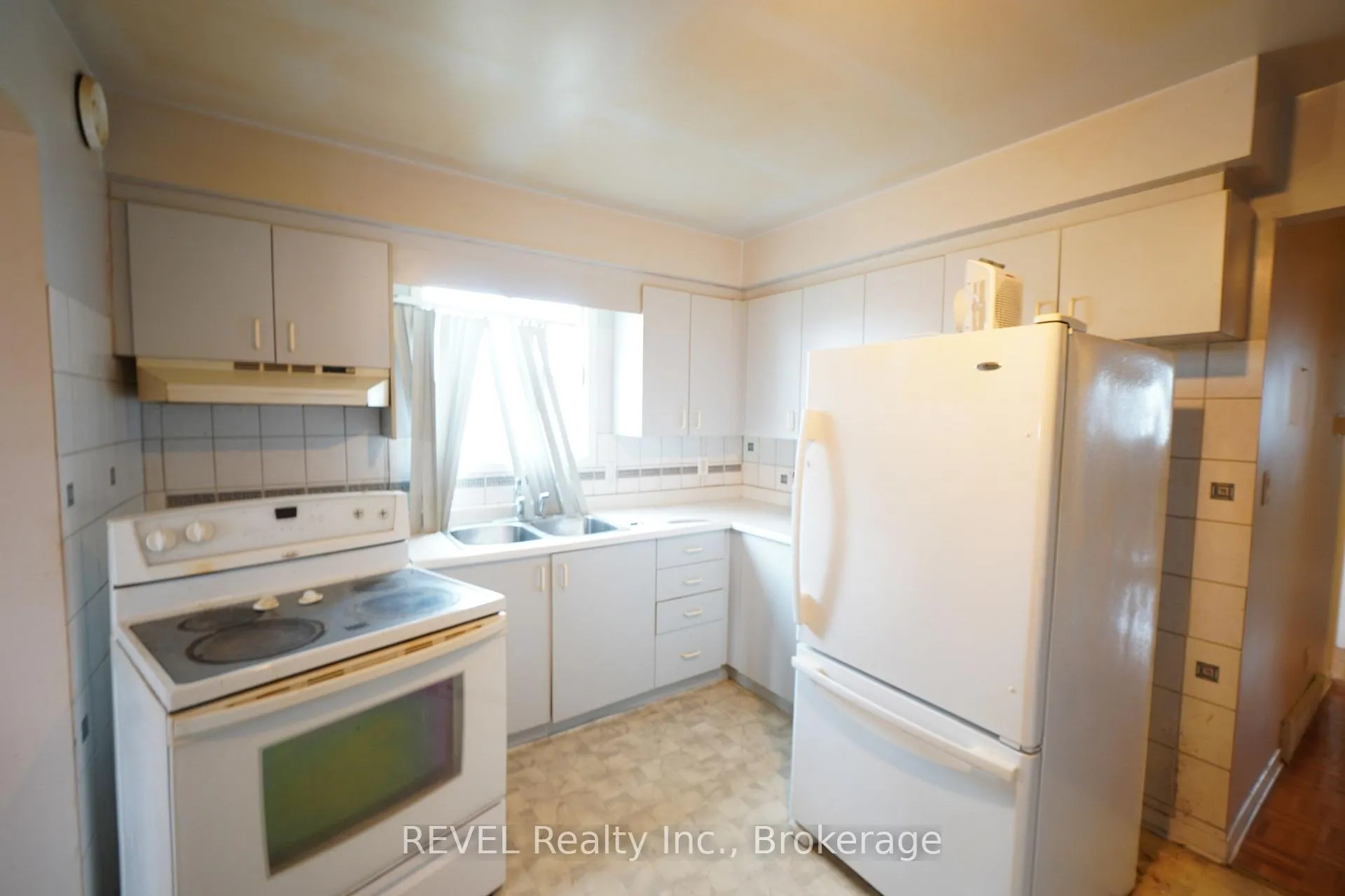 Photo 5 of 7468 Alex Avenue, Niagara Falls, Oldfield — HOMEH