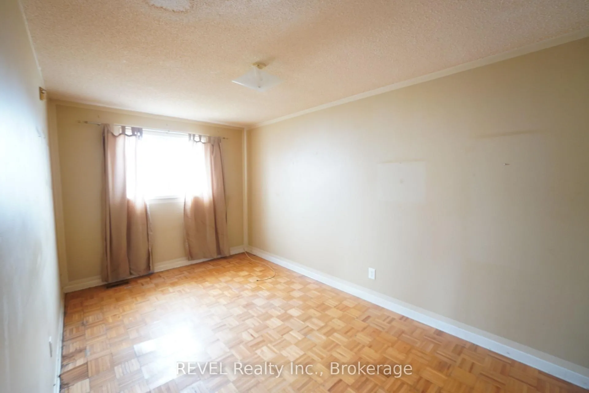 Photo 6 of 7468 Alex Avenue, Niagara Falls, Oldfield — HOMEH