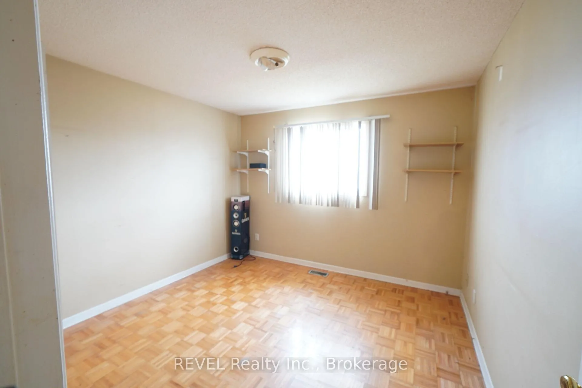 Photo 7 of 7468 Alex Avenue, Niagara Falls, Oldfield — HOMEH