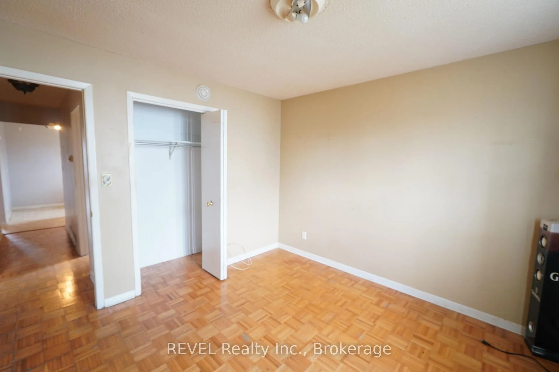 Photo 8 of 7468 Alex Avenue, Niagara Falls, Oldfield — HOMEH