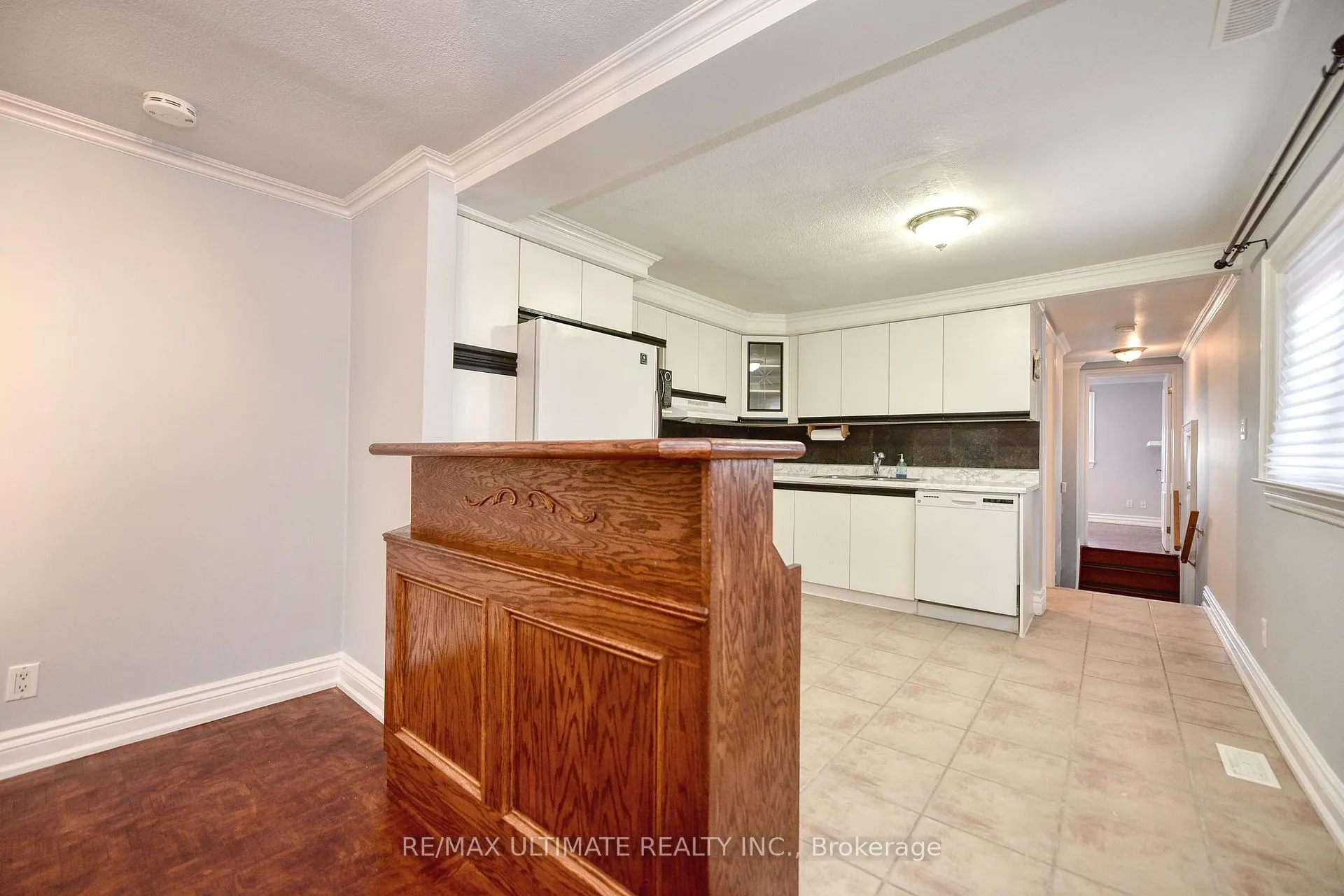 Photo 4 of 132 Spears Street, Toronto, Rockcliffe-Smythe — HOMEH