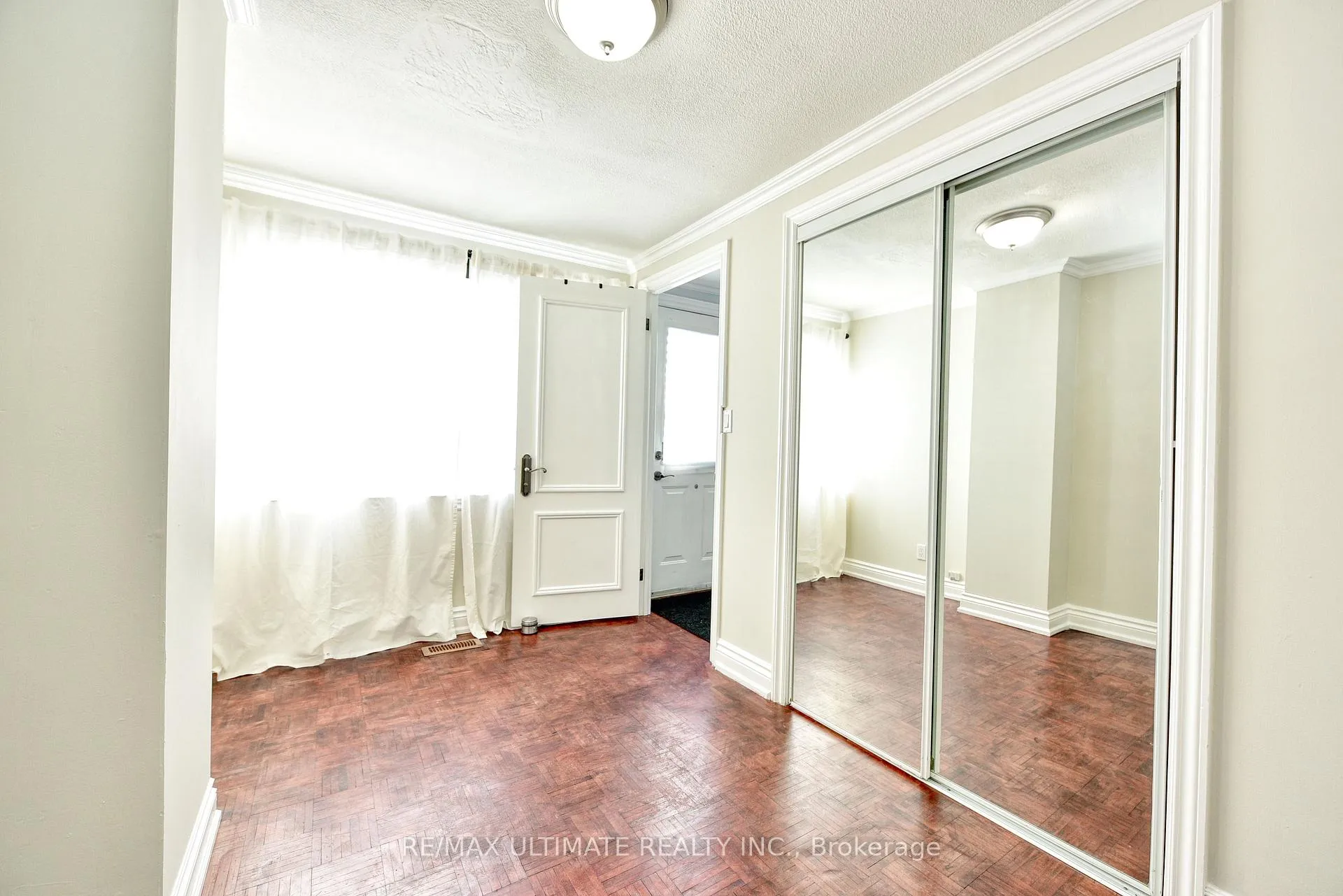 Photo 7 of 132 Spears Street, Toronto, Rockcliffe-Smythe — HOMEH
