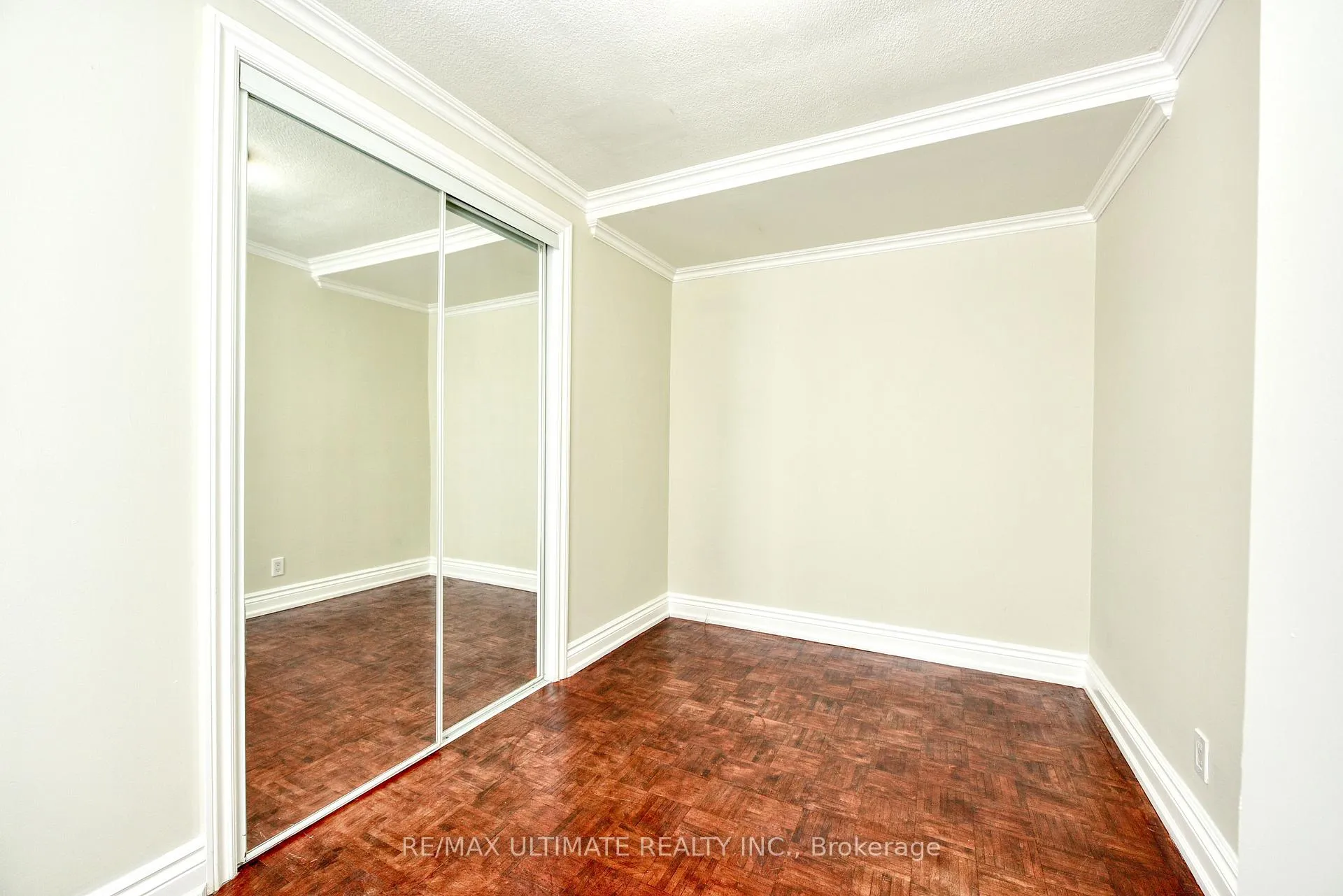 Photo 8 of 132 Spears Street, Toronto, Rockcliffe-Smythe — HOMEH