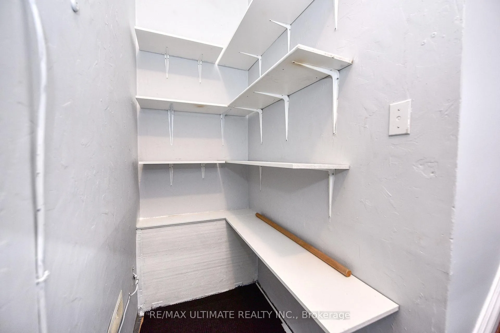 Photo 12 of 132 Spears Street, Toronto, Rockcliffe-Smythe — HOMEH