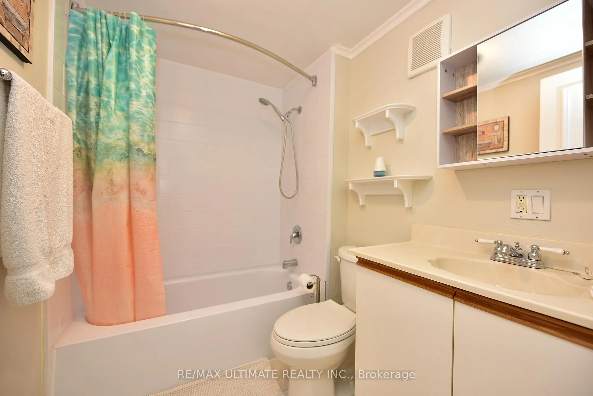 Photo 13 of 132 Spears Street, Toronto, Rockcliffe-Smythe — HOMEH