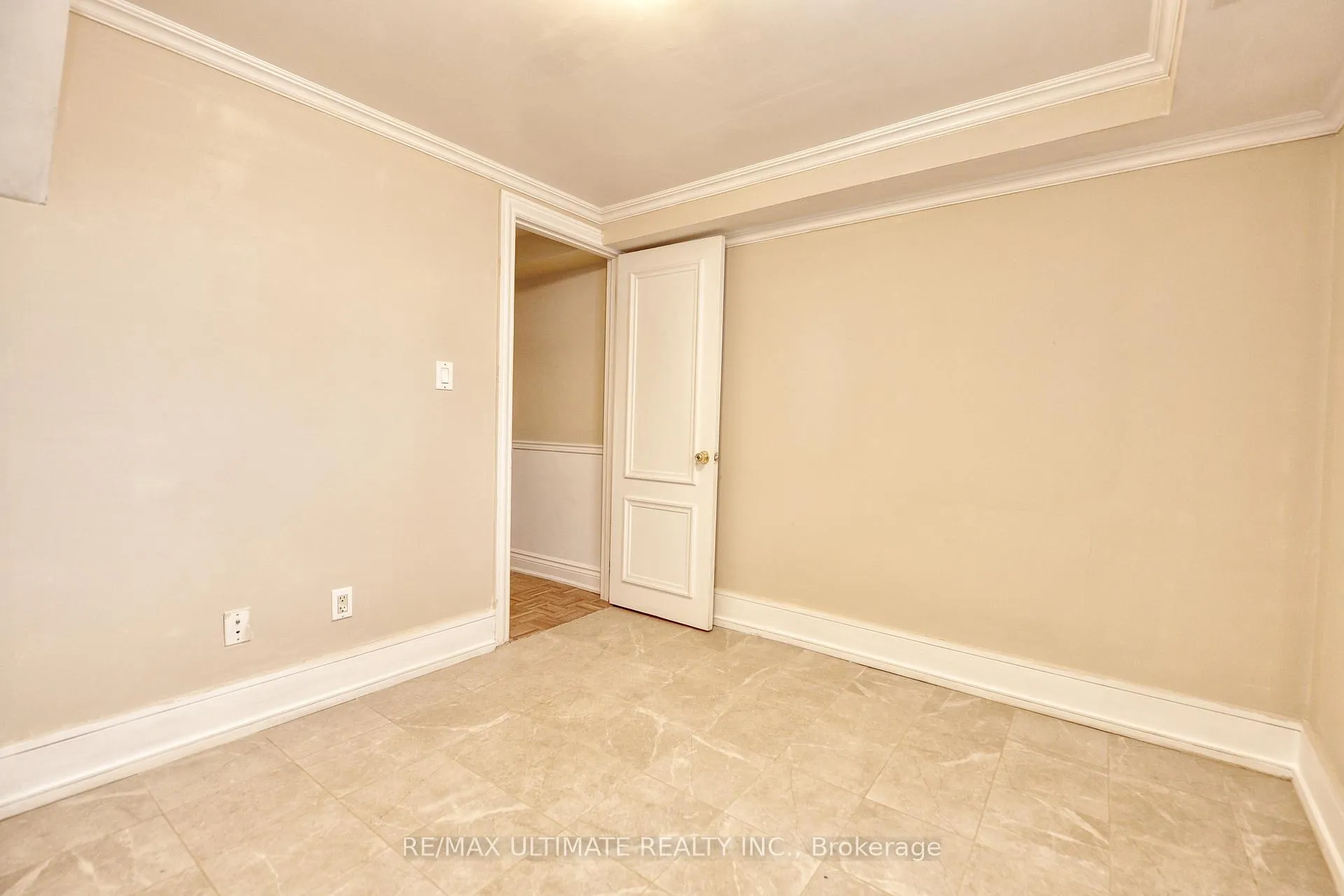 Photo 17 of 132 Spears Street, Toronto, Rockcliffe-Smythe — HOMEH