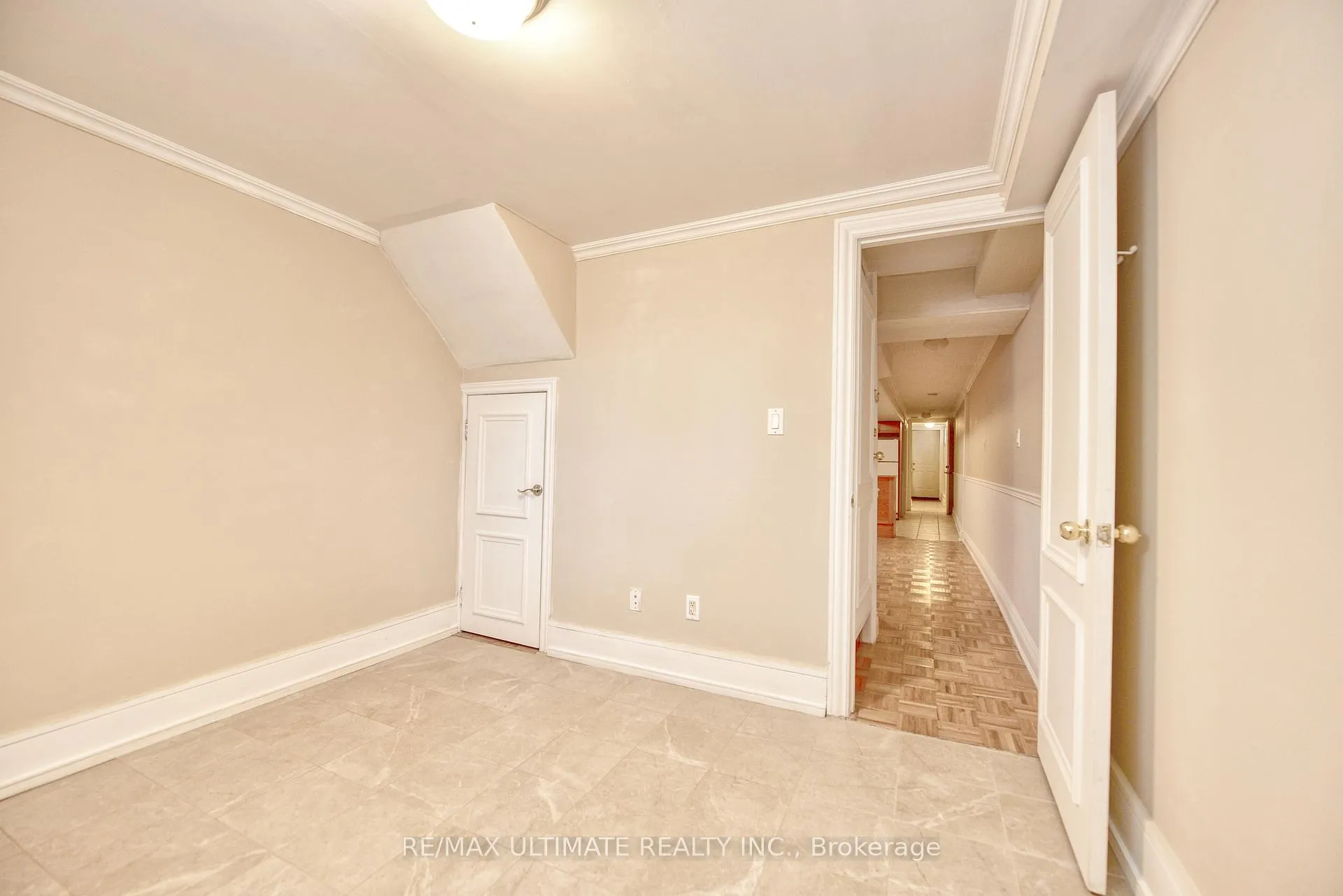 Photo 18 of 132 Spears Street, Toronto, Rockcliffe-Smythe — HOMEH