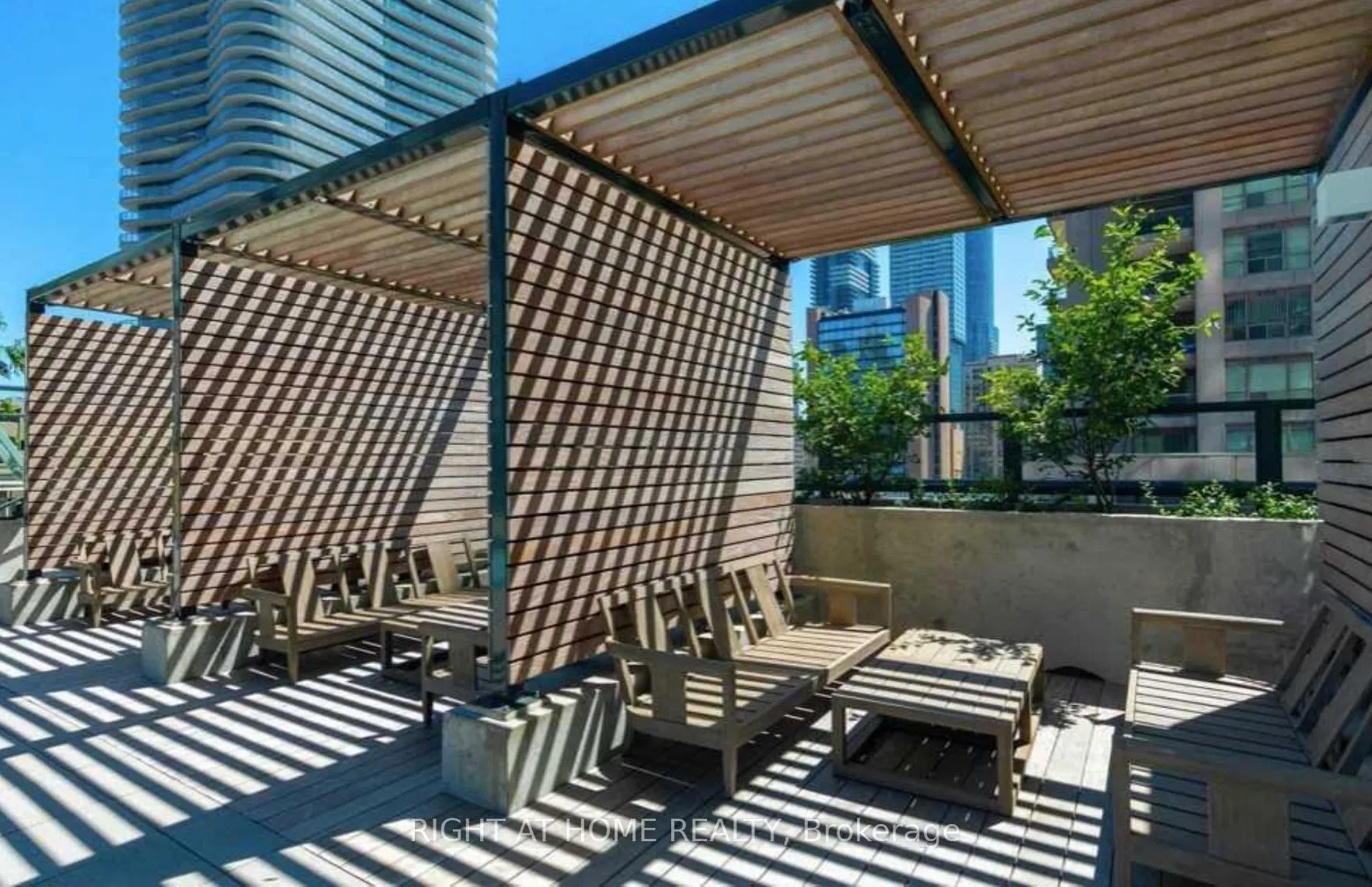 Photo 3 of Unit 705, 955 Bay Street, Toronto, Bay Street Corridor — HOMEH