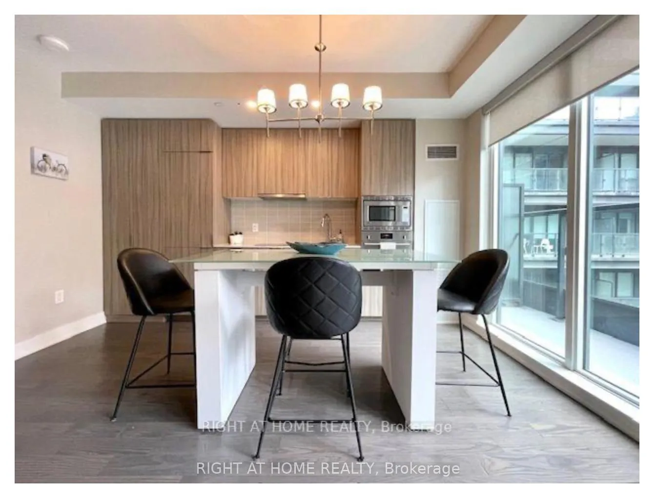 Photo 10 of Unit 705, 955 Bay Street, Toronto, Bay Street Corridor — HOMEH