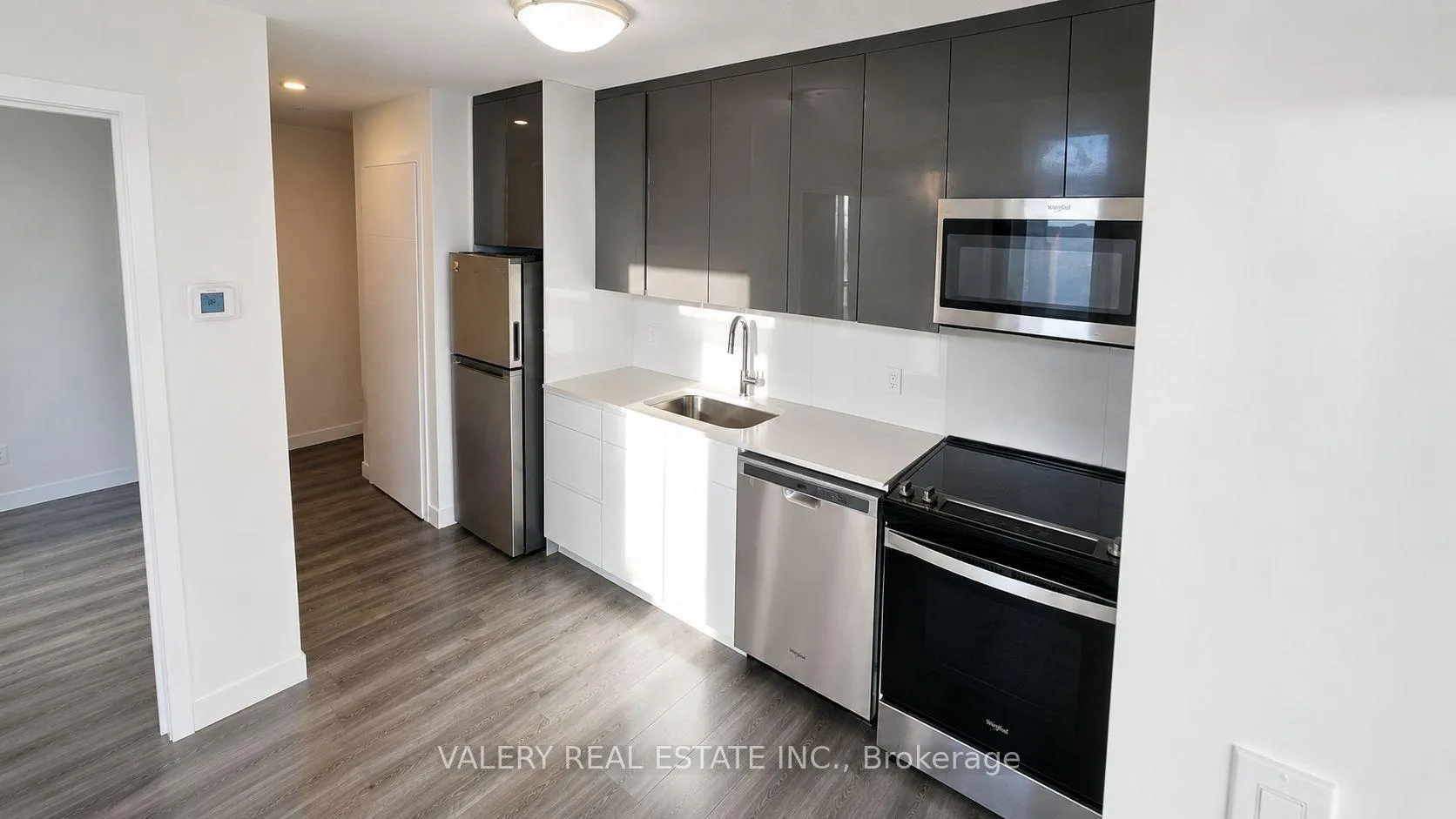 Photo 4 of Unit 809, 60 Frederick Street, Kitchener, City Commercial Core — HOMEH